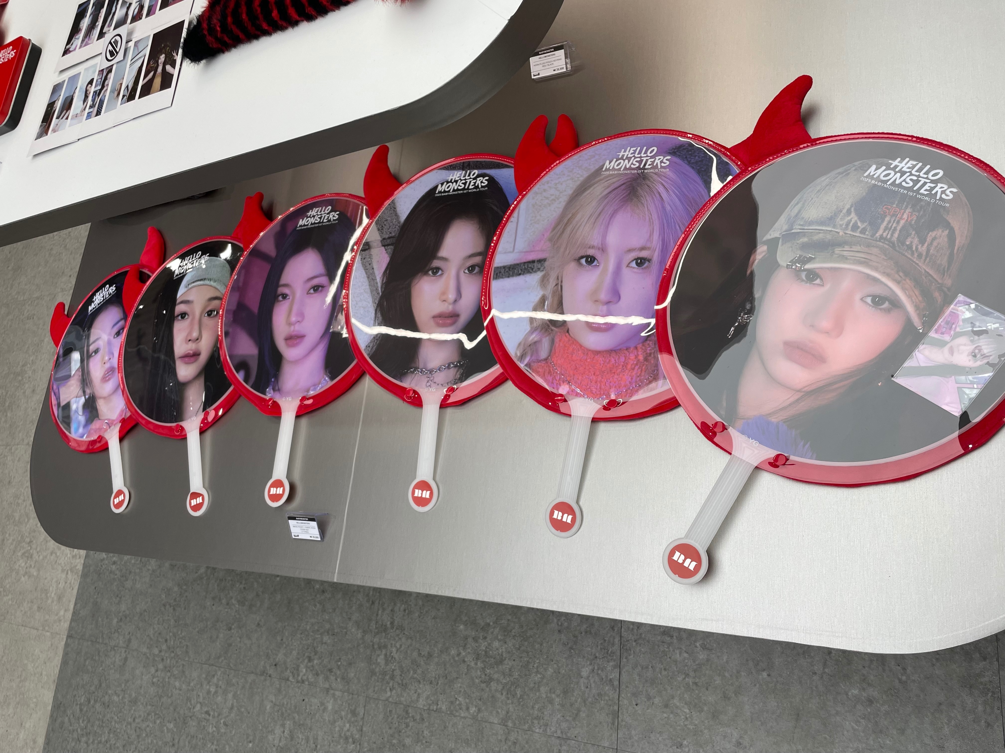 [HELLOMONSTERS]大團扇（有扇套+卡）