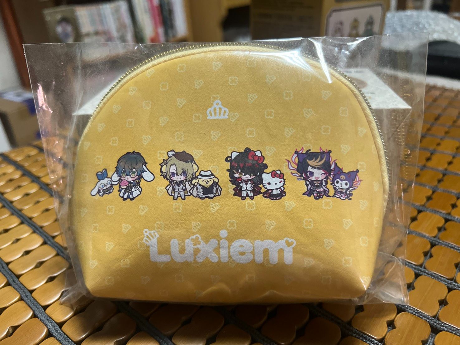 NIJISANJI EN × 三麗鷗家族 化妝包-Luxiem