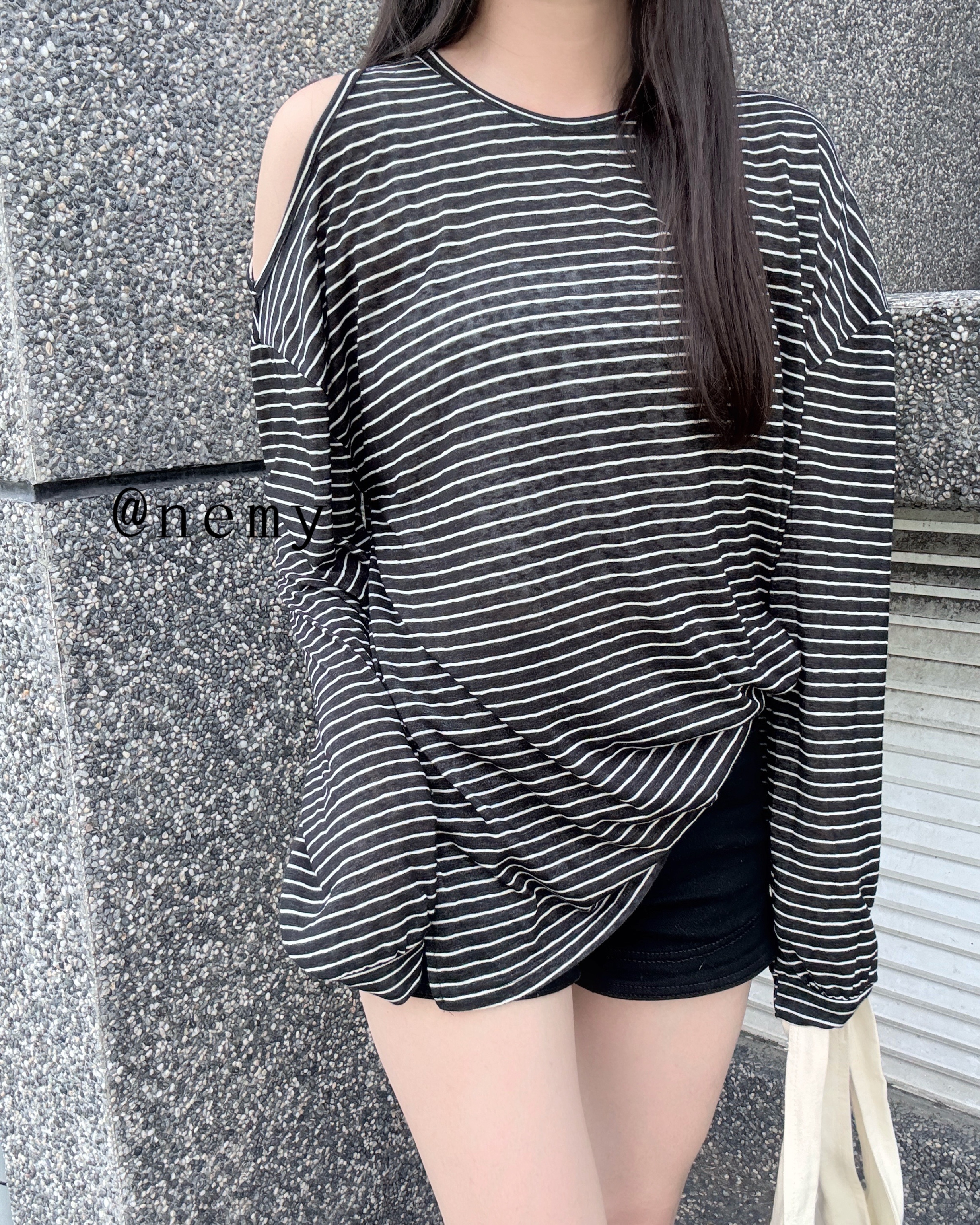 9102韓系小心機露肩條紋T