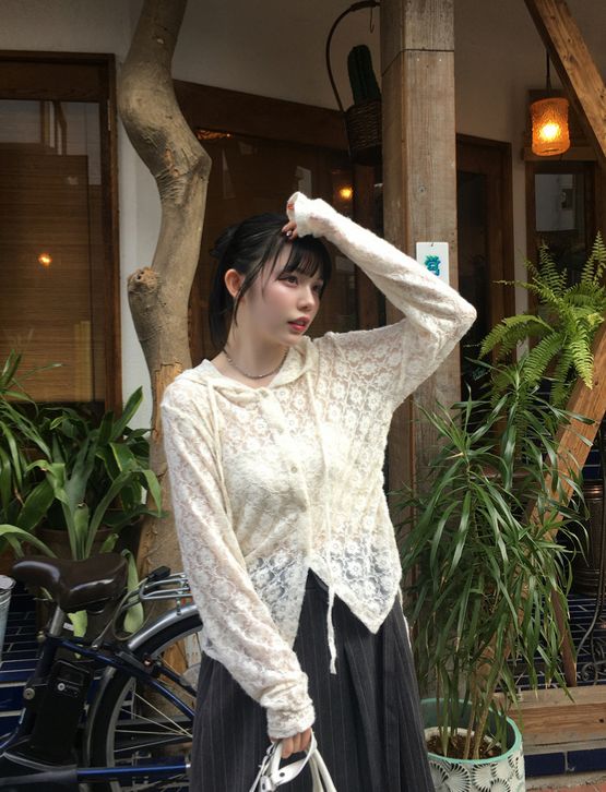 2928 連帽花卉蕾絲抽繩上衣