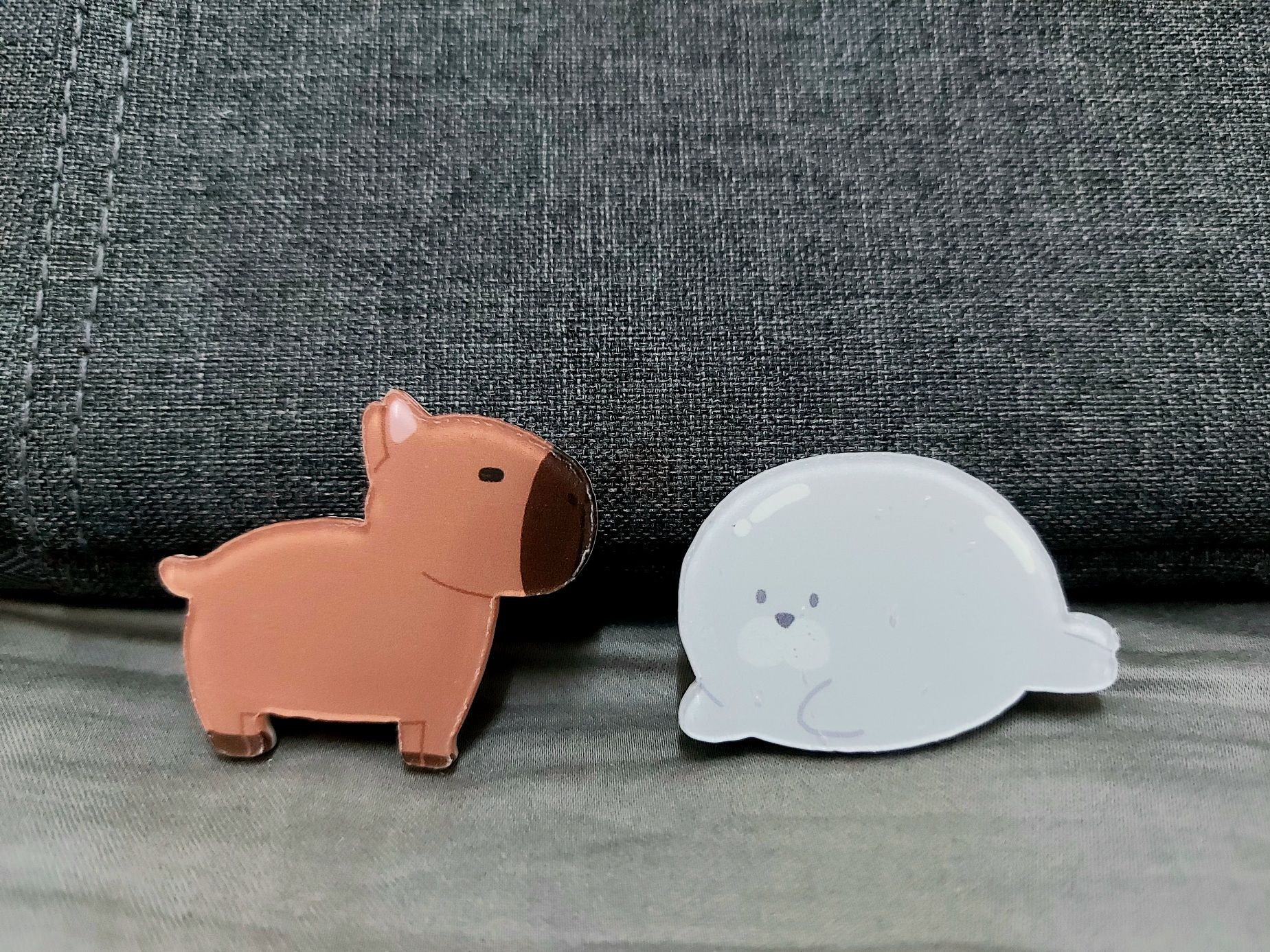 水豚君與海豹球 壓克力別針