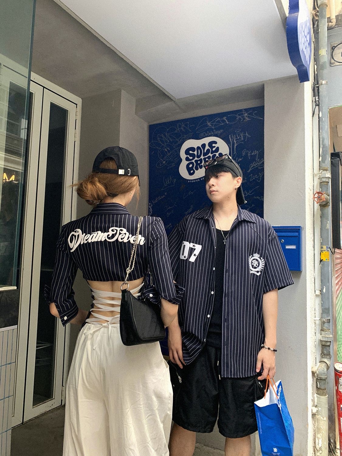 跟男友一起出片😍美式條紋後綁帶五分袖上衣/翻領短袖襯衫