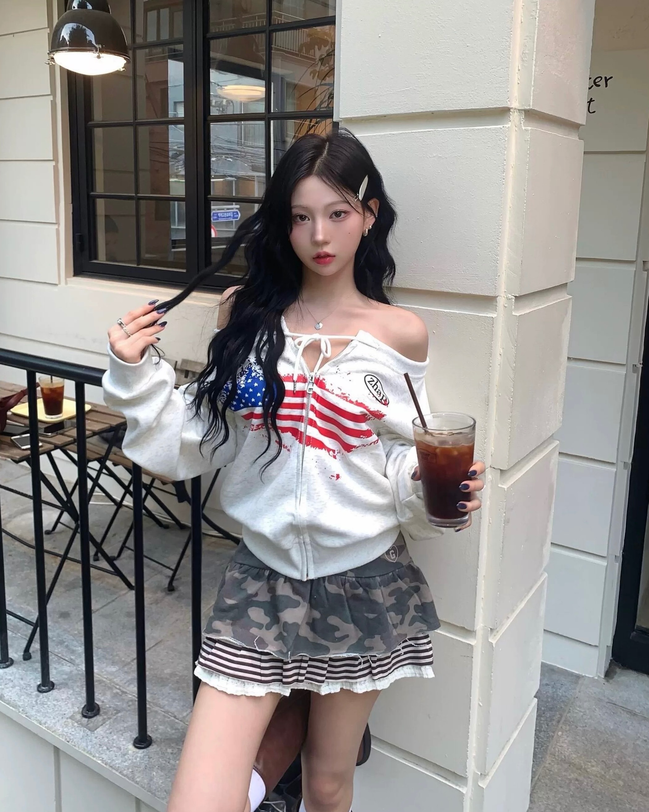 今天當個美式女孩🇺🇸設計感拉鏈露肩短版上衣