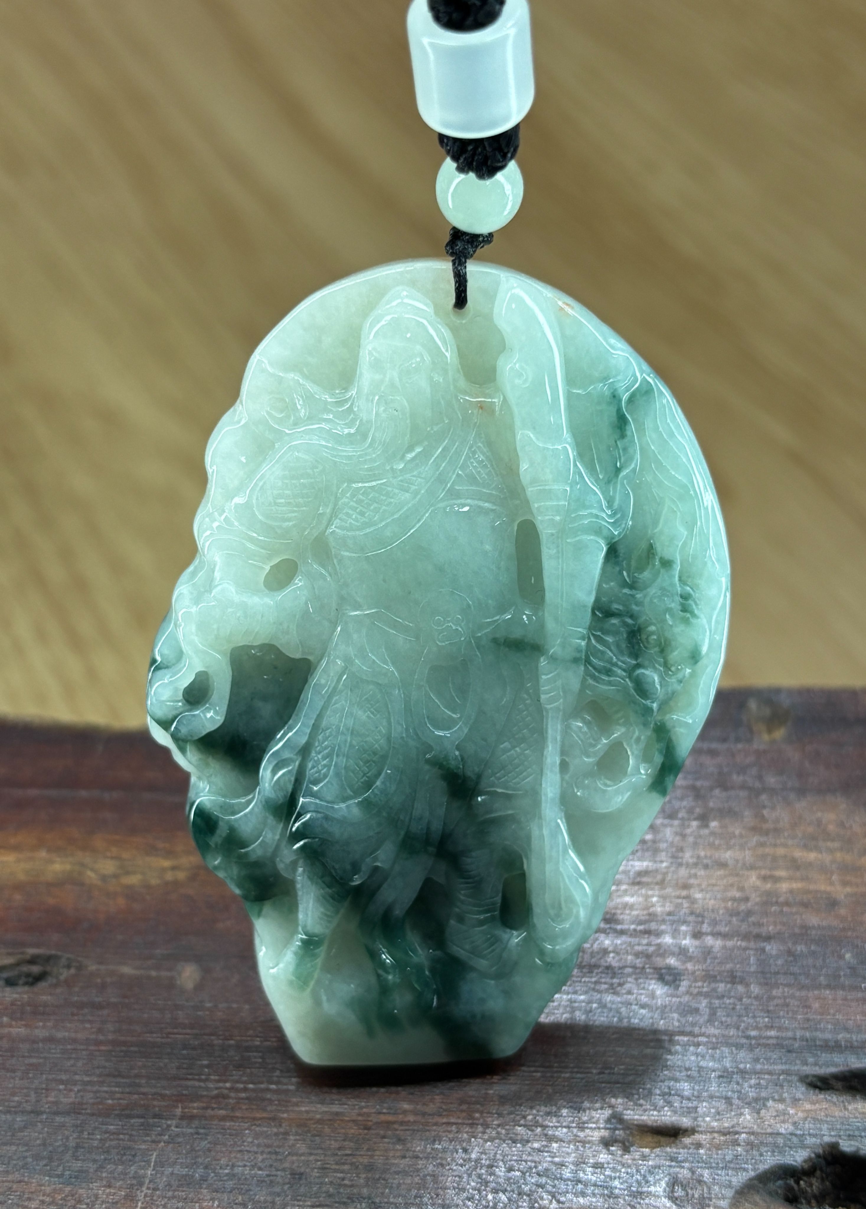 天然翡翠A貨關聖帝君飄花吊墜