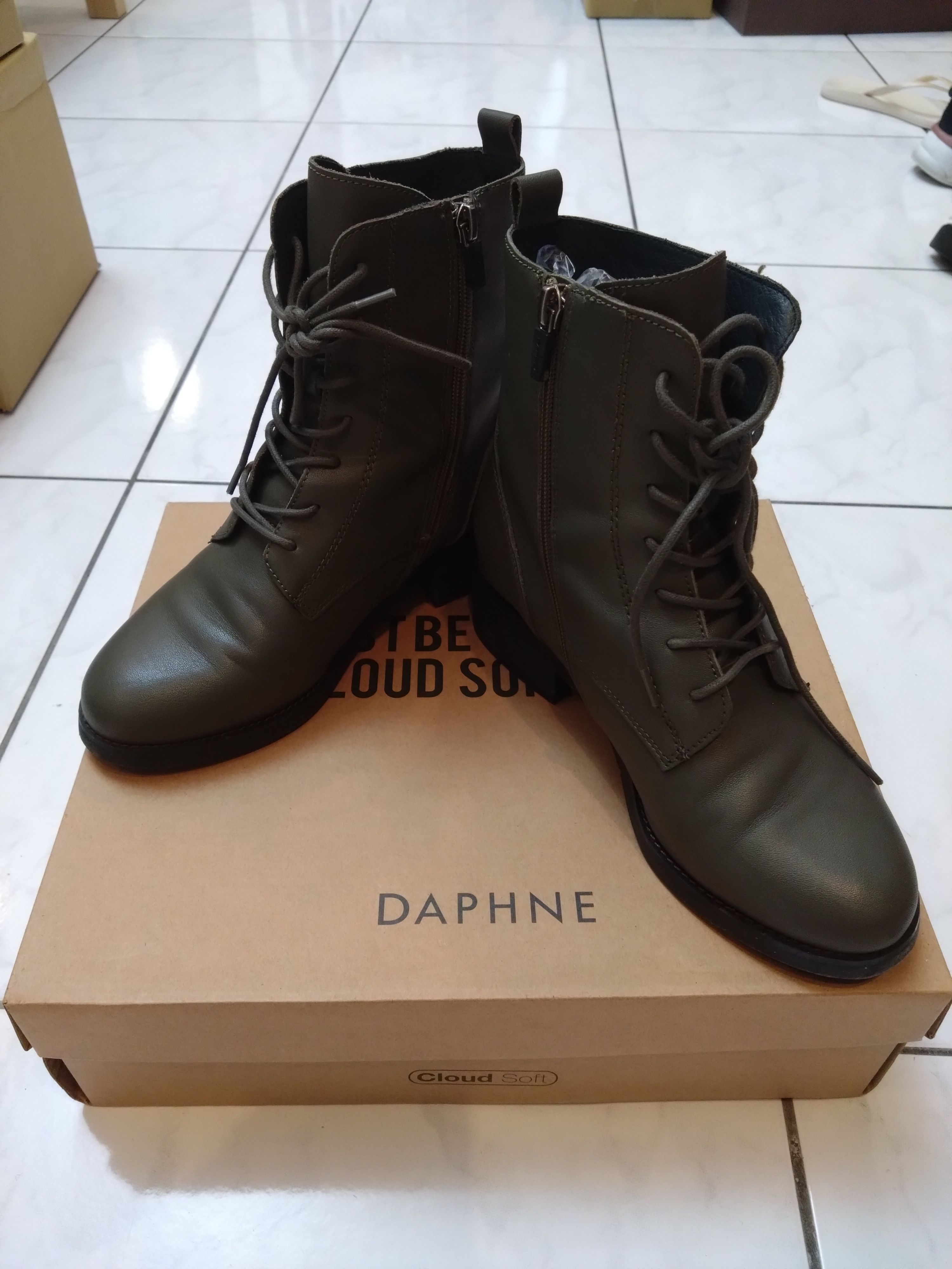 DAPHNE 達芙妮 橄欖綠 拉鍊 軍靴 低跟 二手少穿