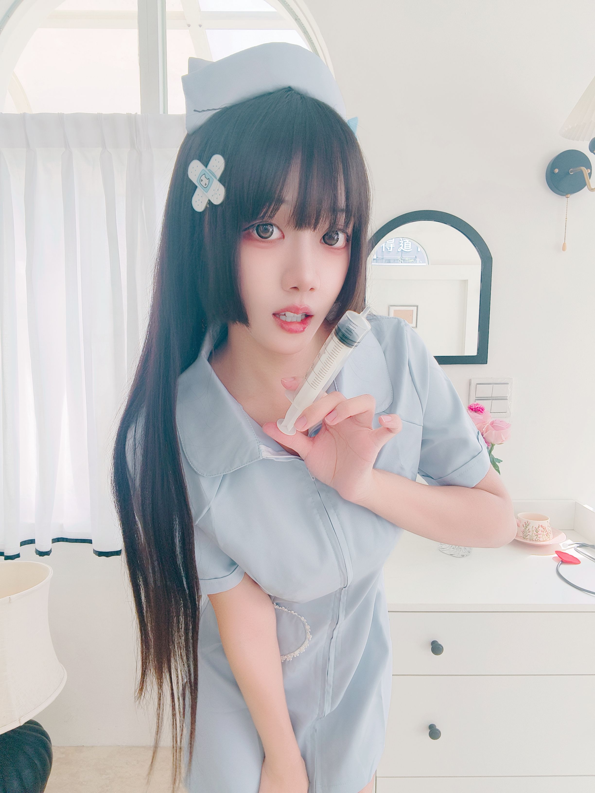 水色護士🩵 買越多張照片越香香