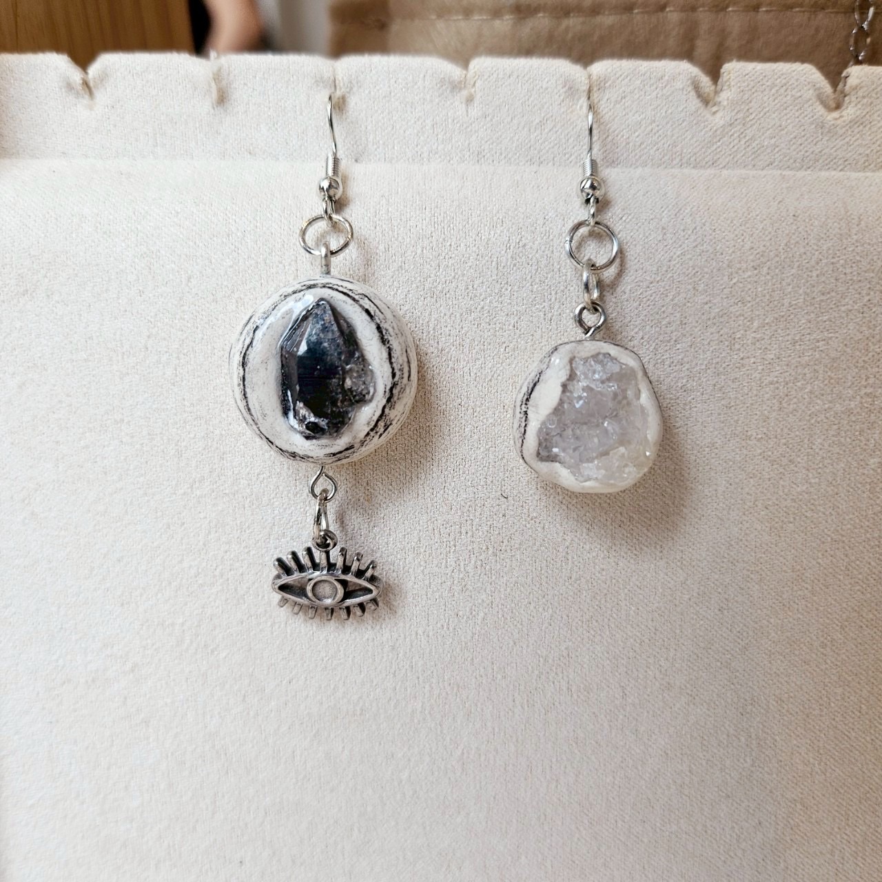 閃靈不對稱耳環