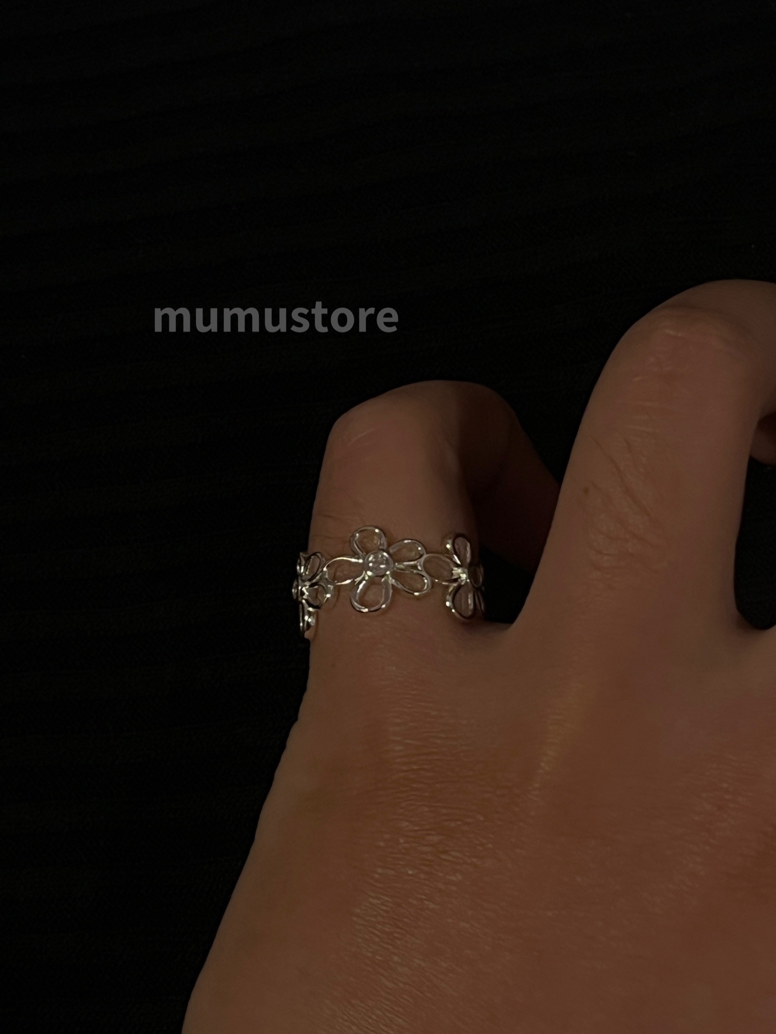 𝗺𝘂𝗺𝘂𝘀𝘁𝗼𝗿𝗲｜鏤空小花戒指 ✿◦°