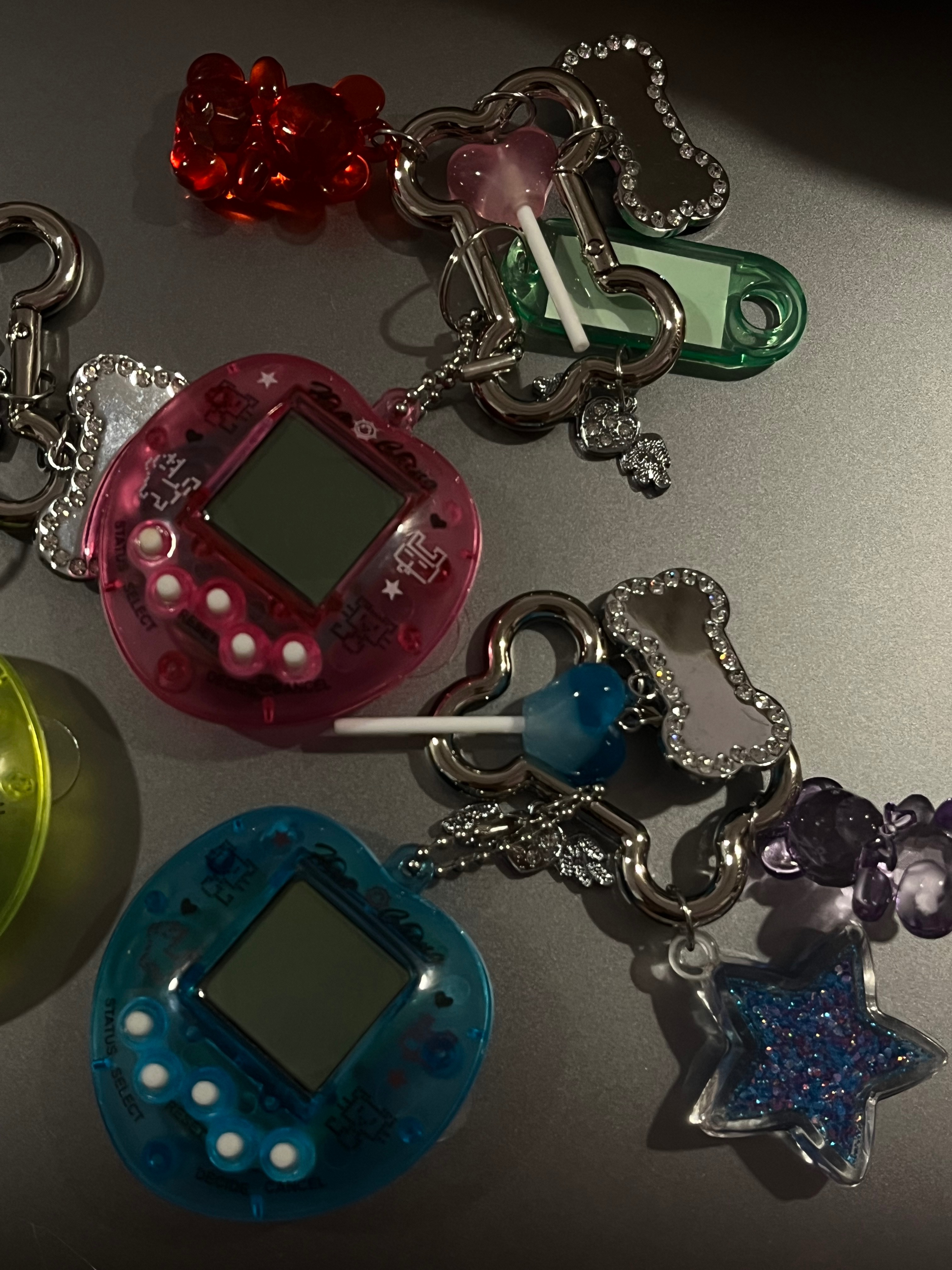 𝗺𝘂𝗺𝘂𝘀𝘁𝗼𝗿𝗲 現貨｜復古電子寵物遊戲機吊飾