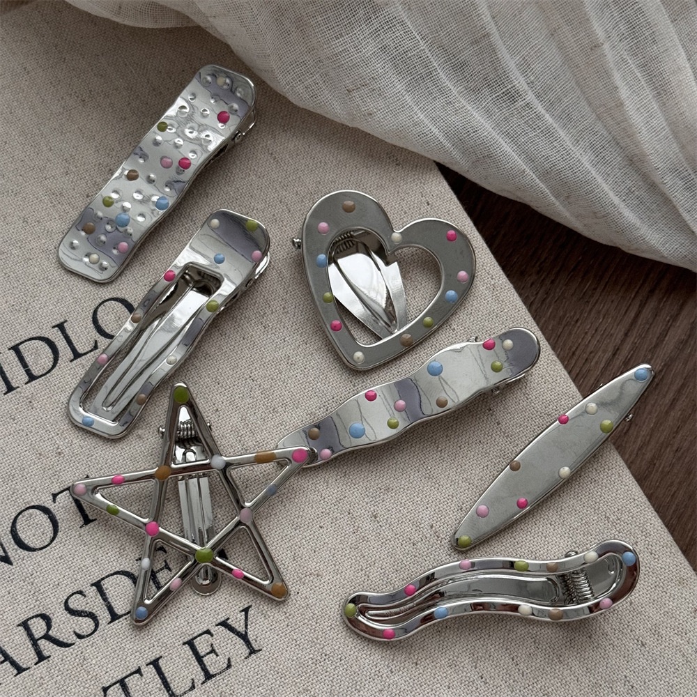 𝗺𝘂𝗺𝘂𝘀𝘁𝗼𝗿𝗲 現貨｜彩色點點銀色髮夾🧁*.゜