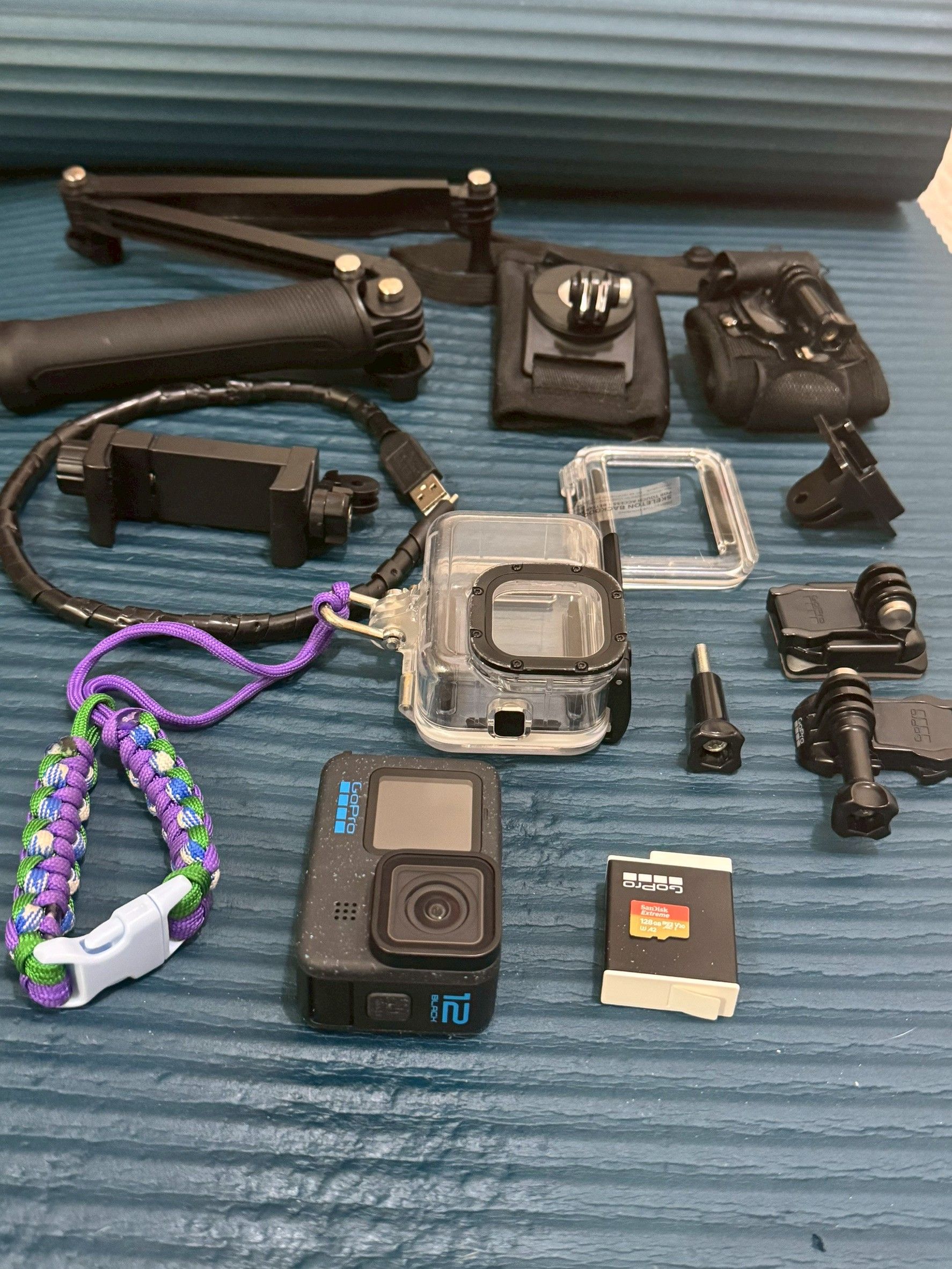 Go pro 12（照片上所有配件  不拆賣）/台中面交