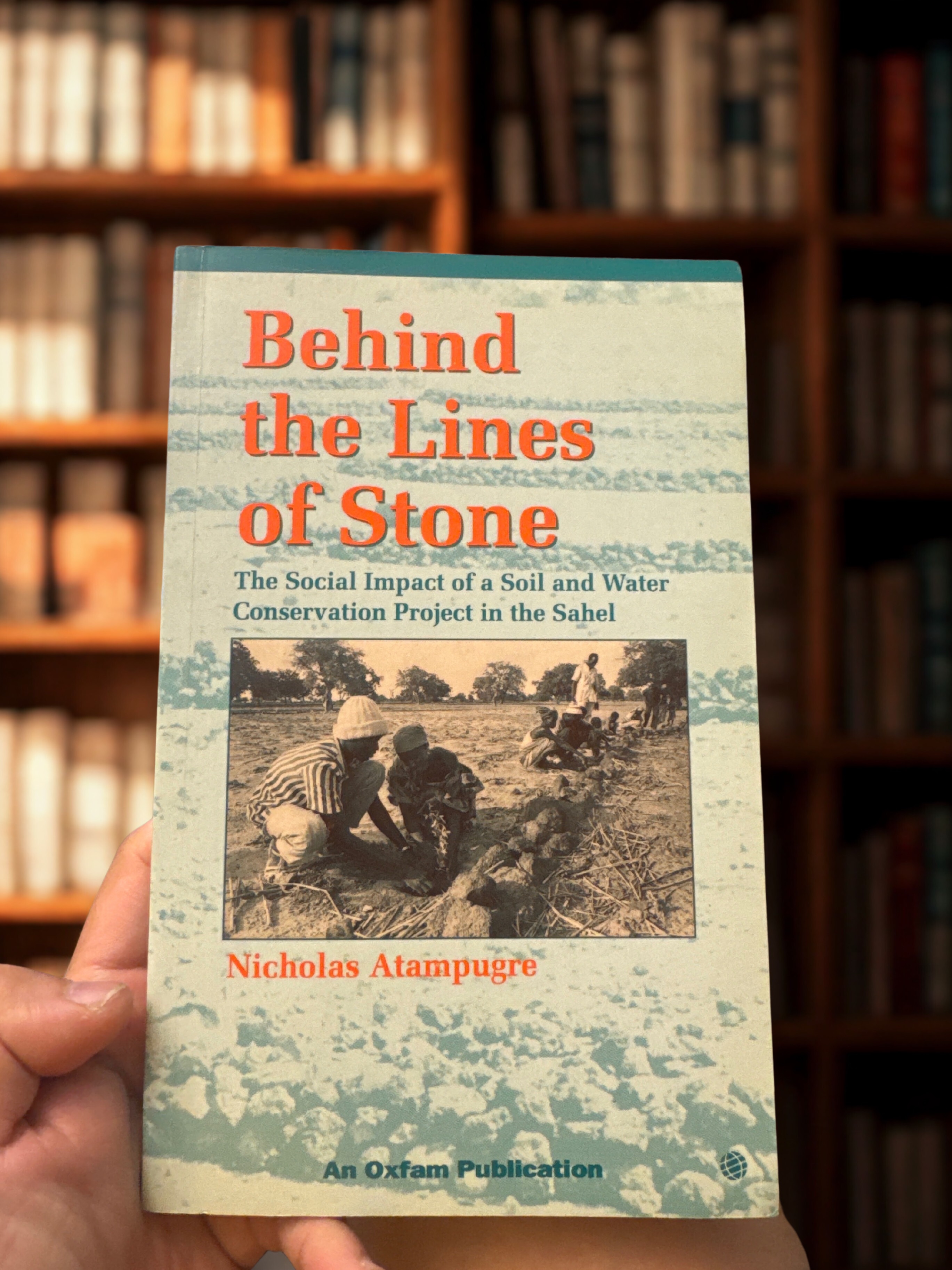 [二手書][已絕版] Behind the Lines of Stone