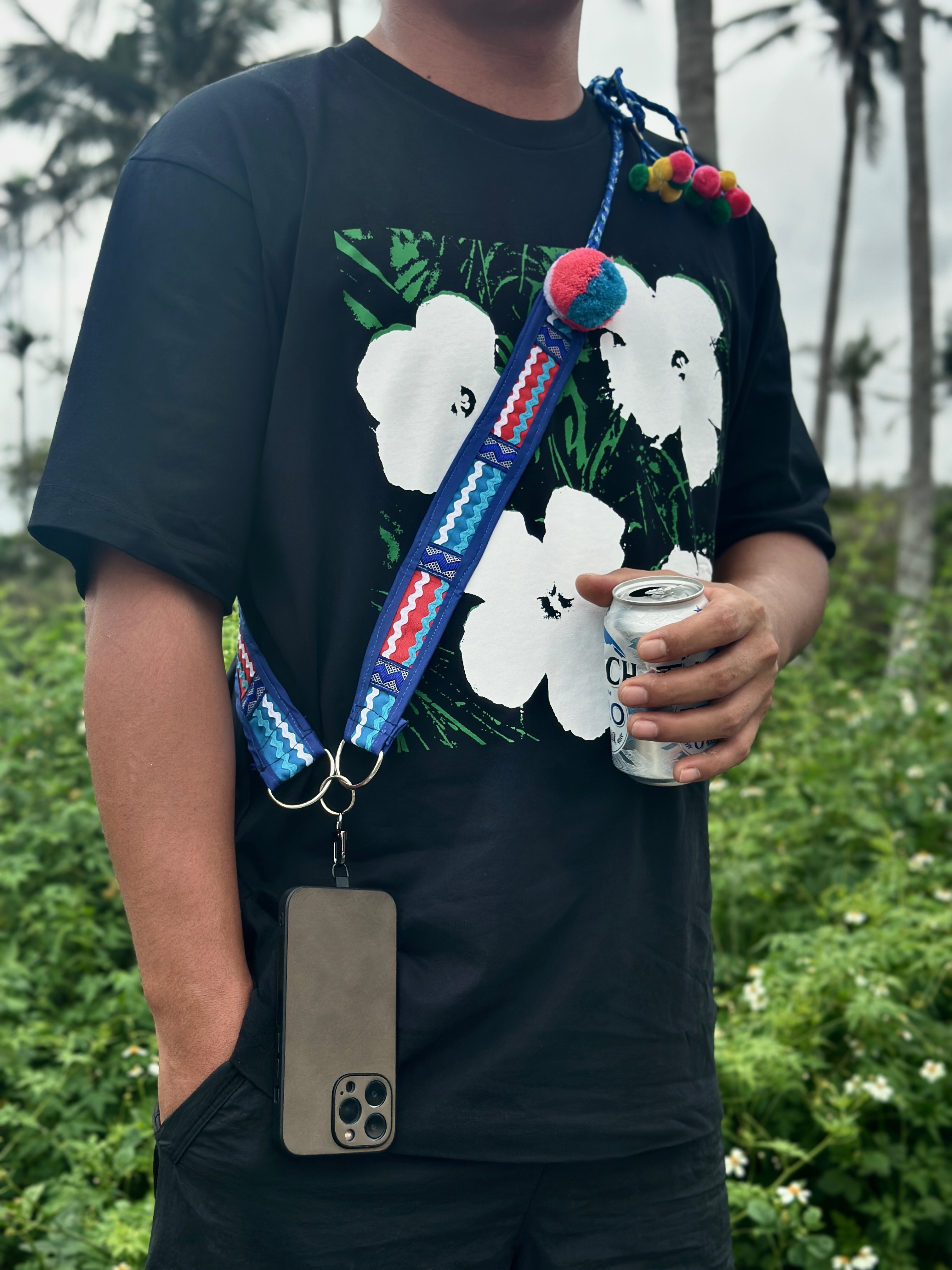 Ny002-原住民手工繡球手機圖騰背帶 （附手機墊片）