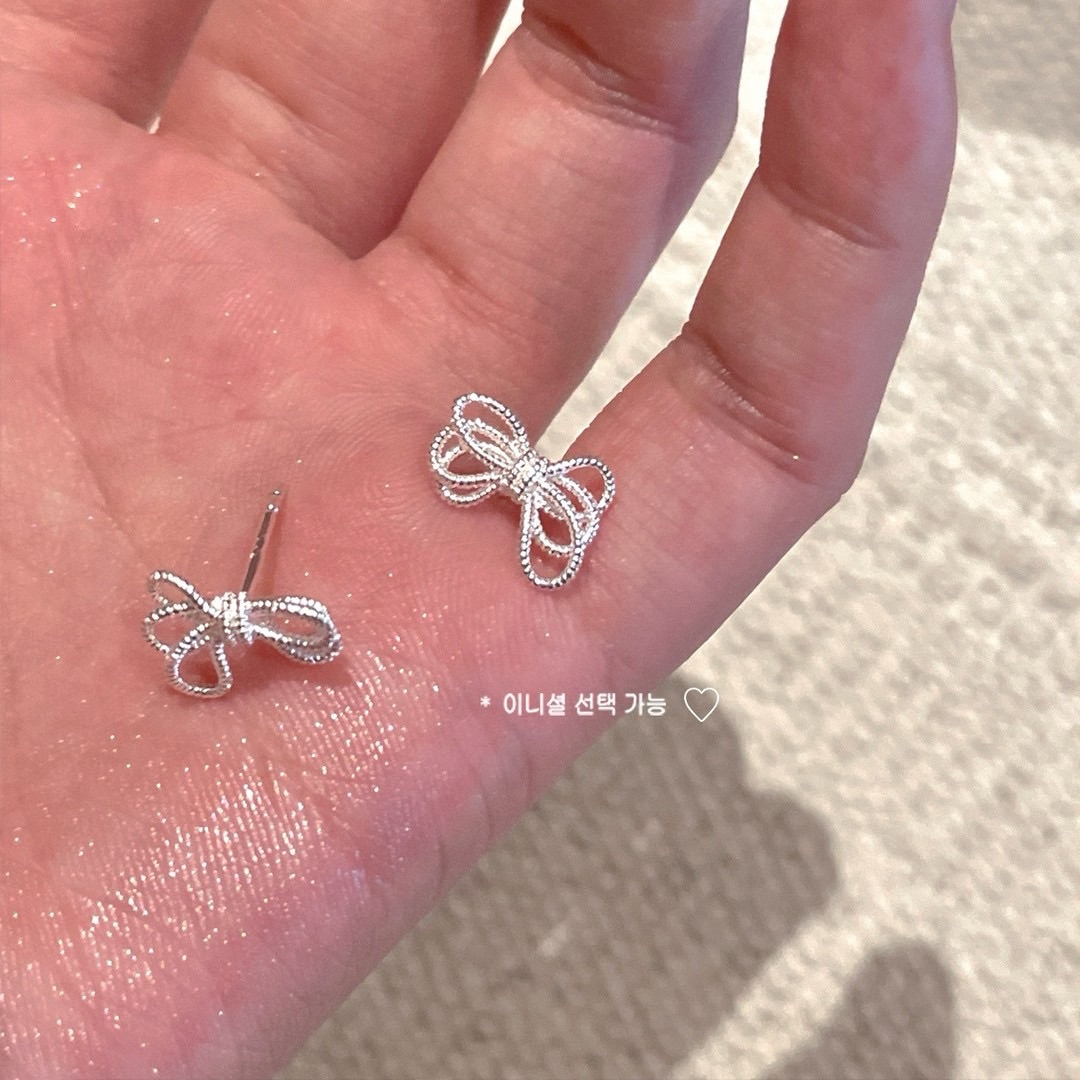 新品優惠｜預購｜慵懶線條蝴蝶結耳針