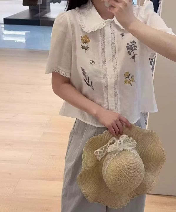 W荷葉翻領刺繡花朵蕾絲襯衫白色25春0501A02