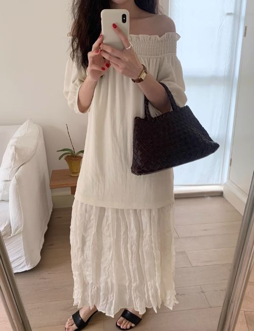 W溫柔姐姐一字領皺褶露肩拼接洋裝米白25春0515A11