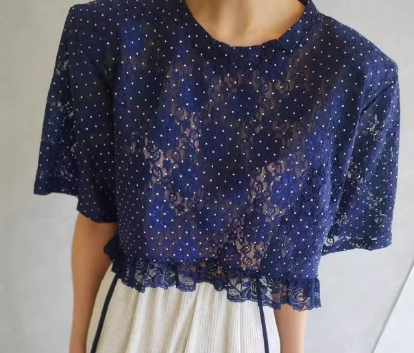 W復古蕾絲勾花拼接波點荷葉邊襯衫*3色25春0529A09