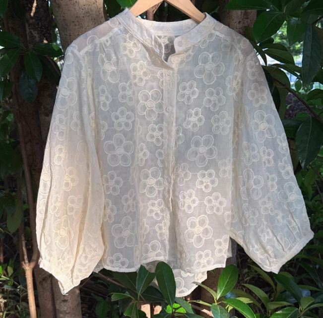 W法式立體花朵刺繡棉麻燈籠袖襯衫*米杏25夏0612A06