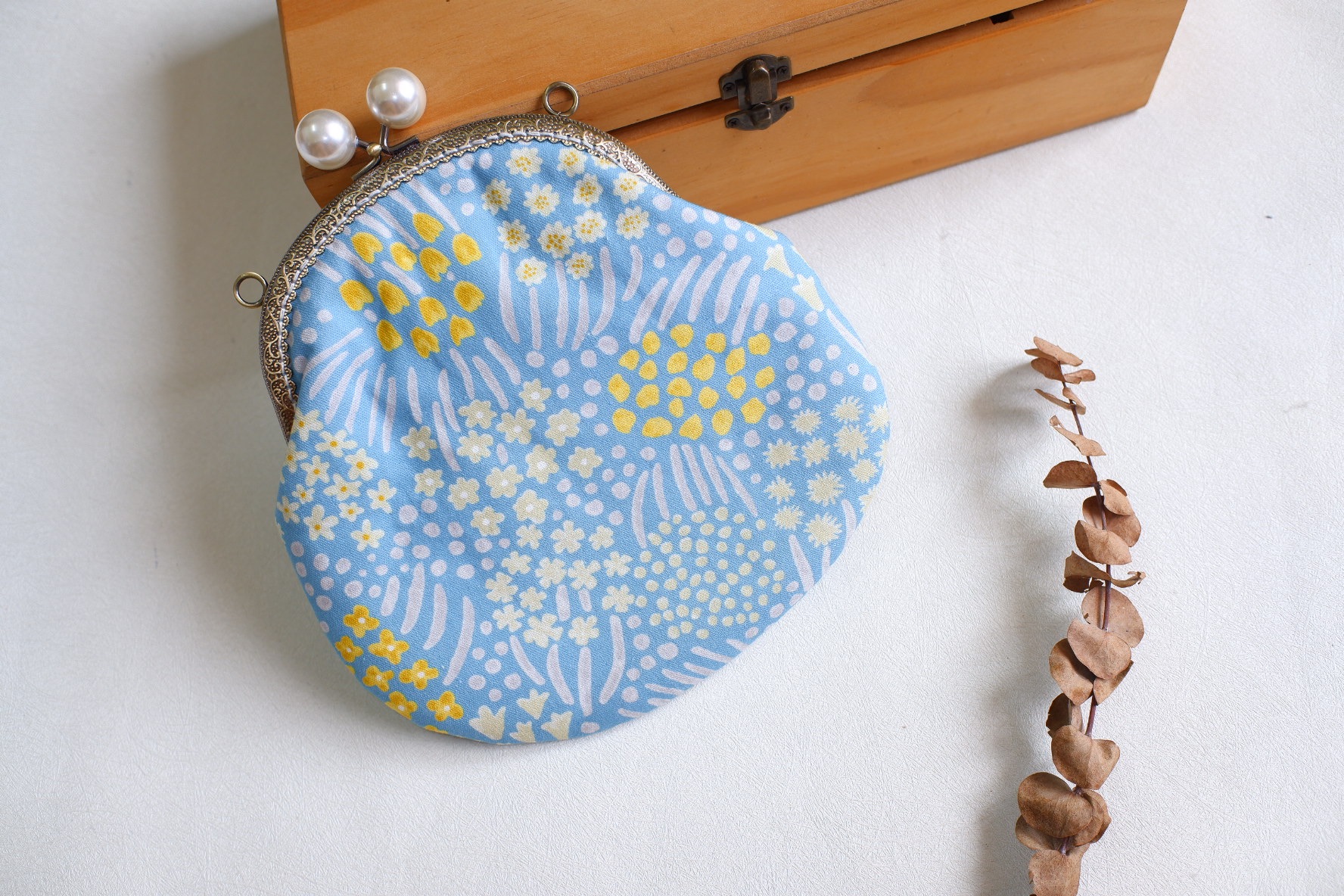 |晴空花語| 斜背鏈條口金包