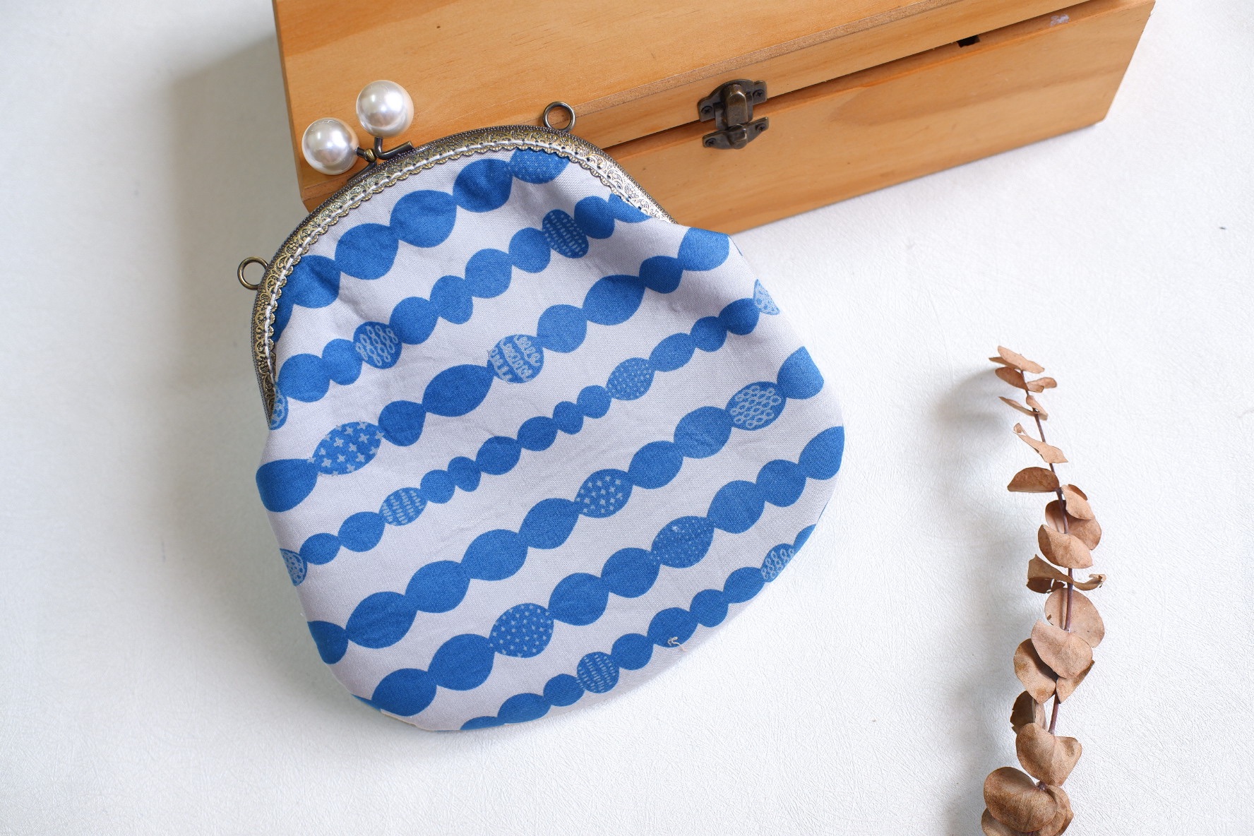 |藍色圈圈點點| 斜背鏈條口金包