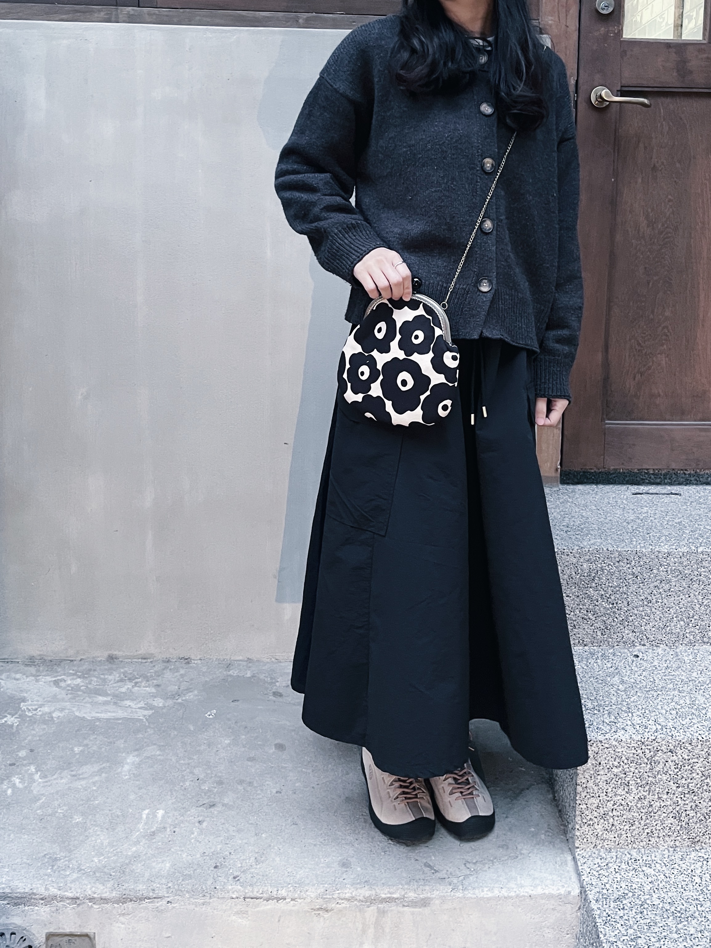 |黑色的花| 斜背鏈條口金包