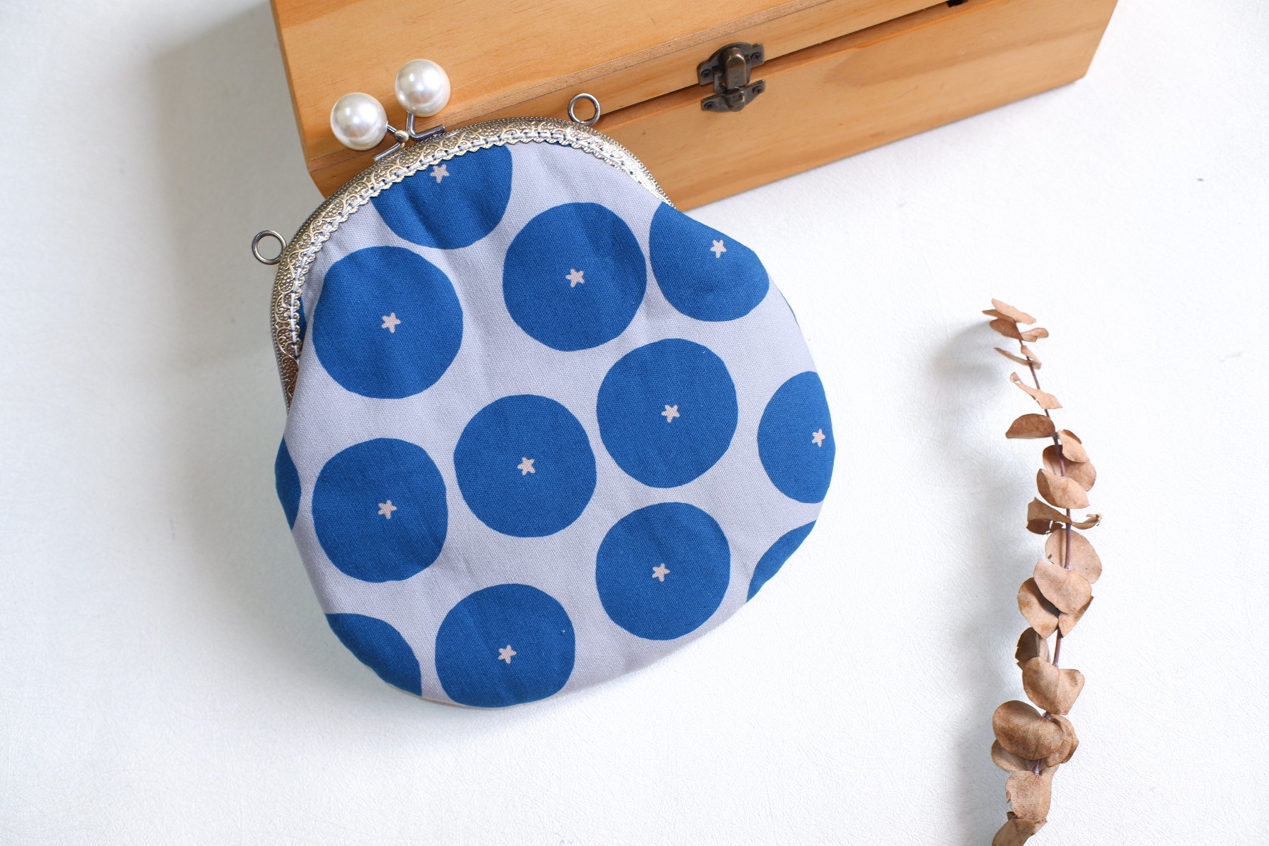 |藍莓| 斜背鏈條口金包