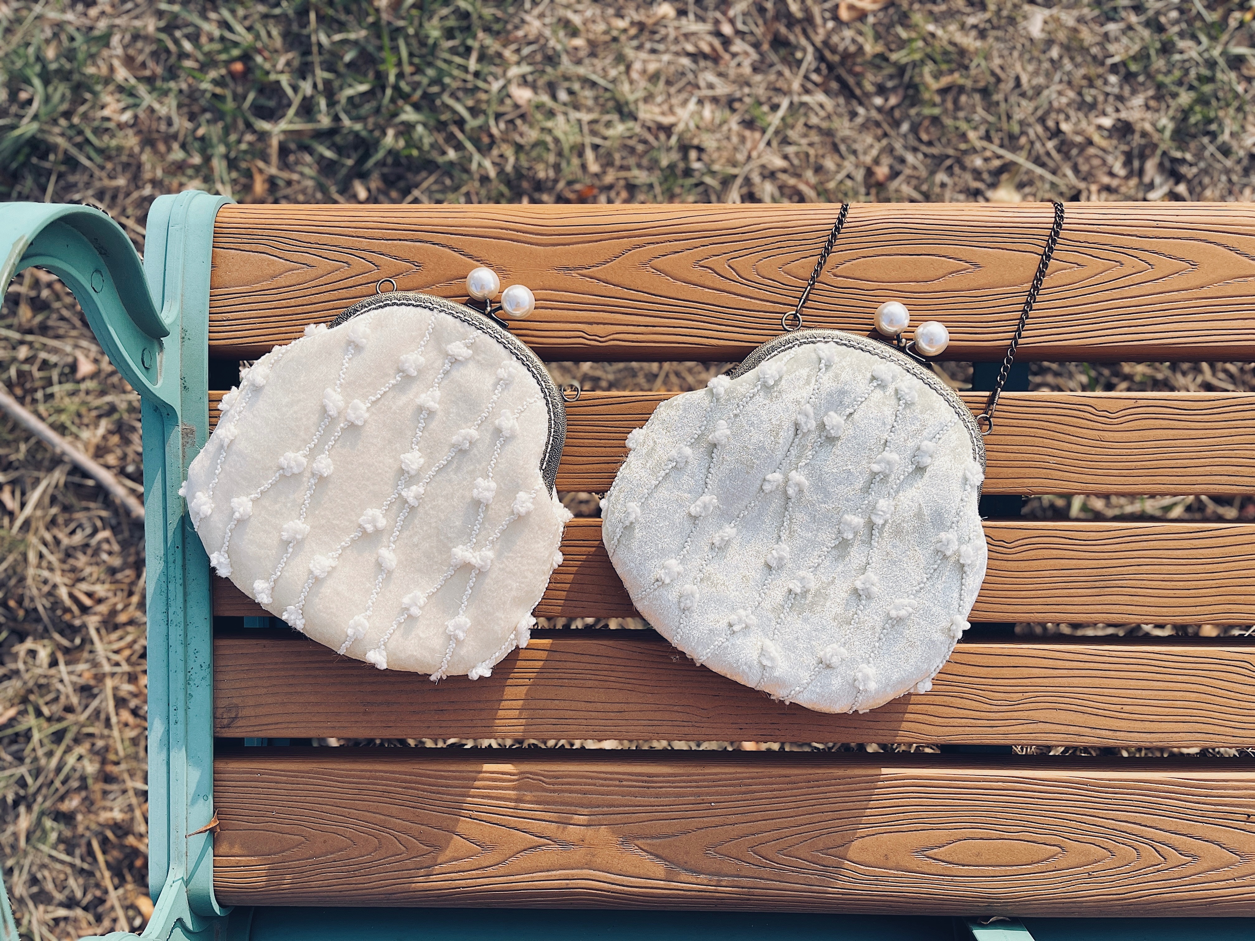 ｜毛絨絨棉花田｜米黃/灰藍/果綠 三色 圓珠斜背鏈條口金包