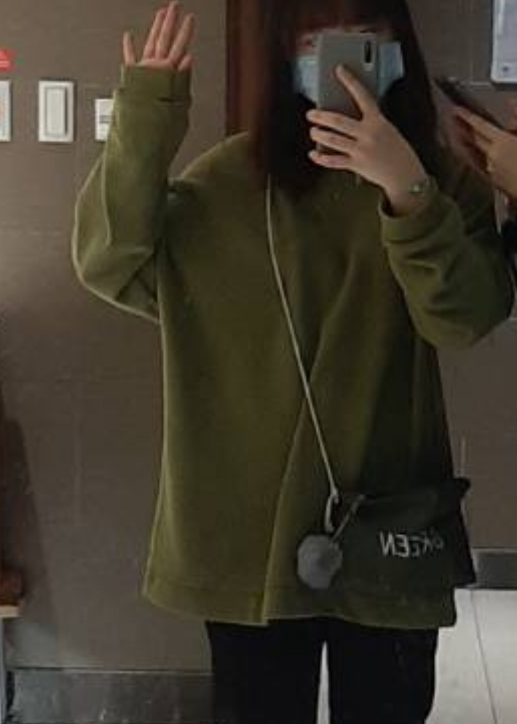 橄欖綠 OVERSIZE 大學T