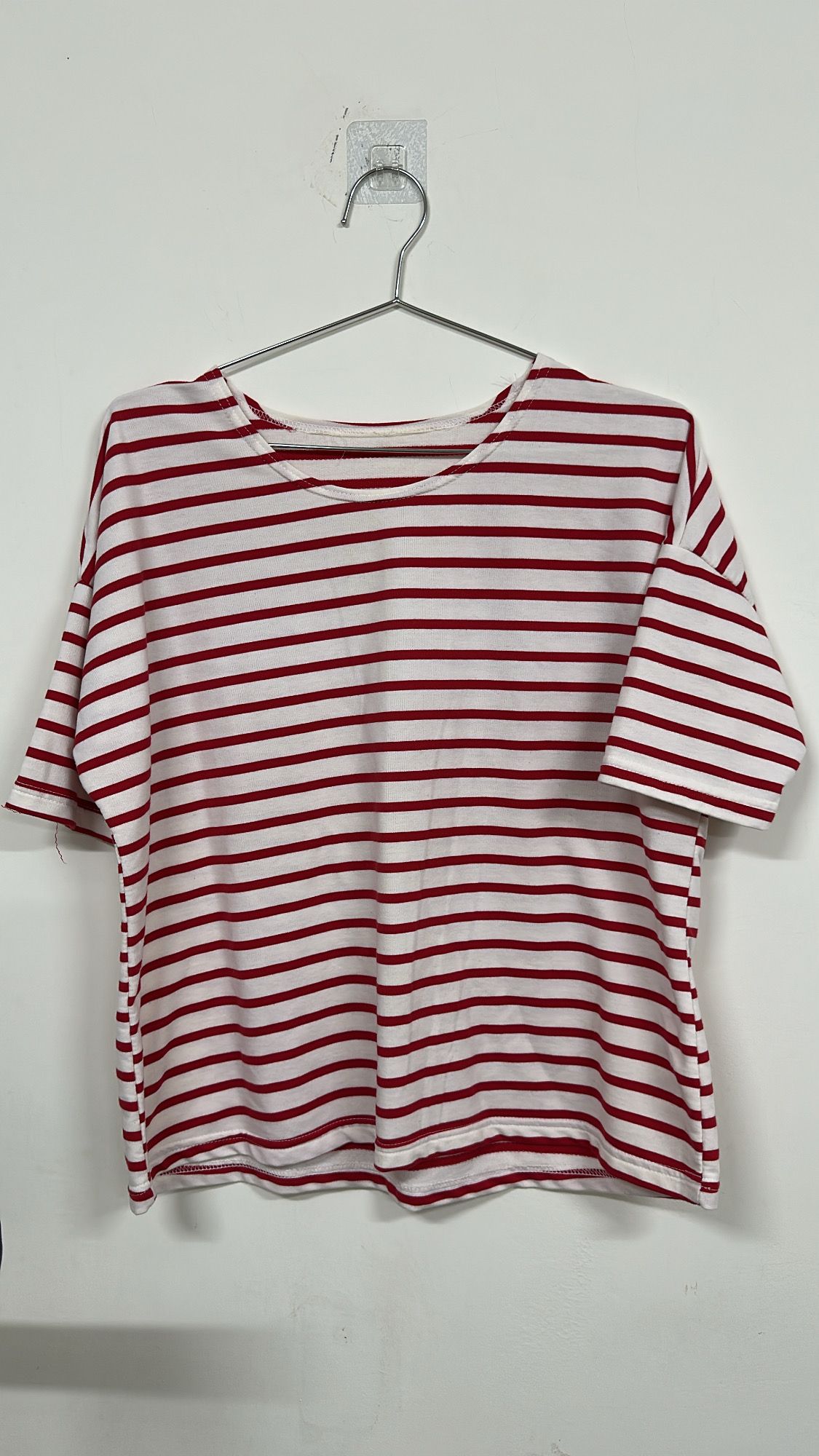 紅色格紋短袖上衣