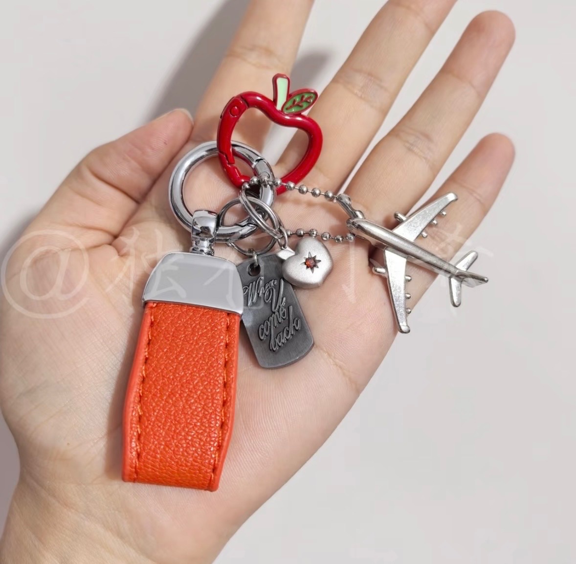 戀與深空夏以晝屬性蘋果回家鑰匙扣