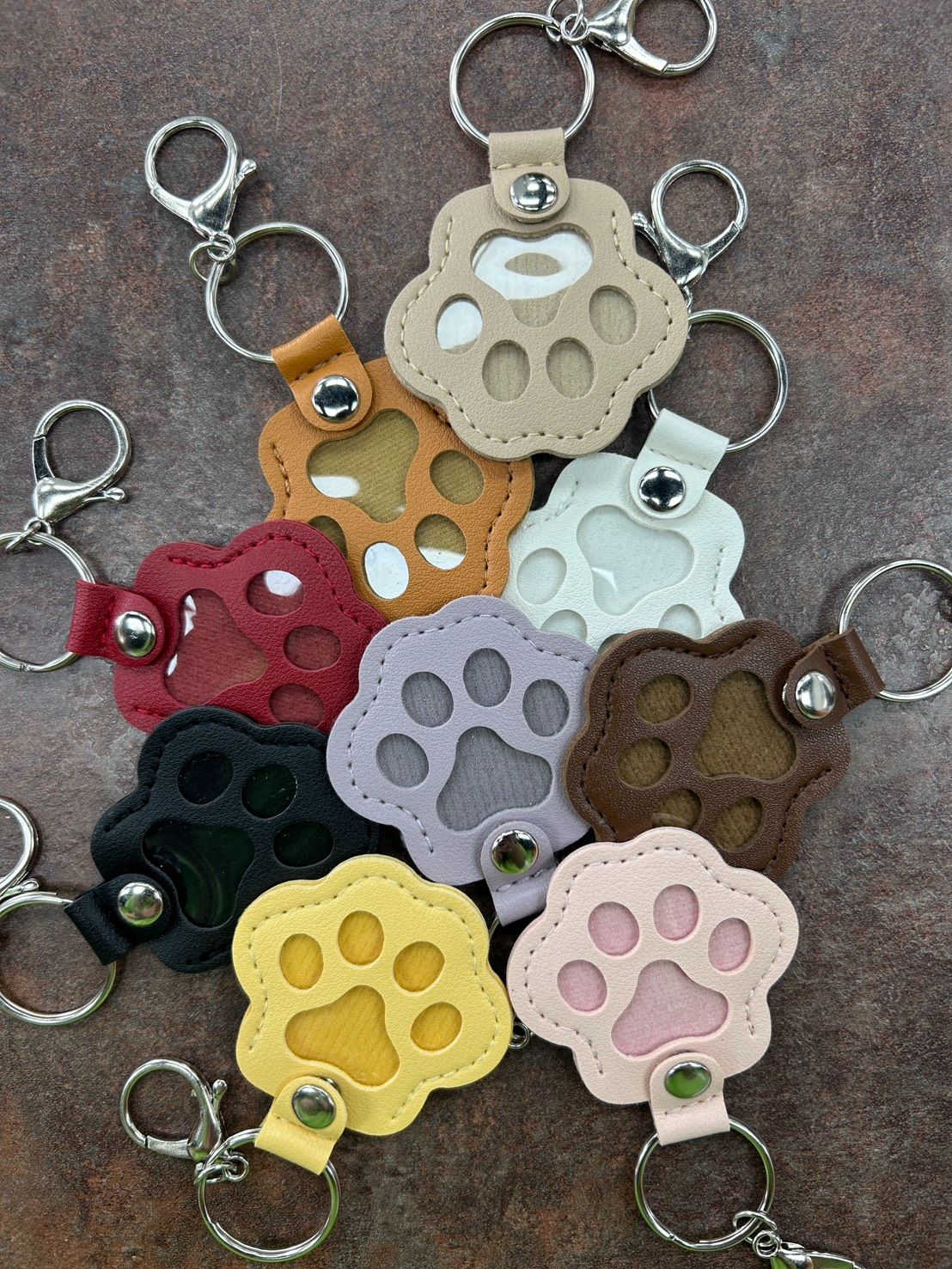 毛毛腳掌皮革吊飾（9色）  點圖片看詳細說明