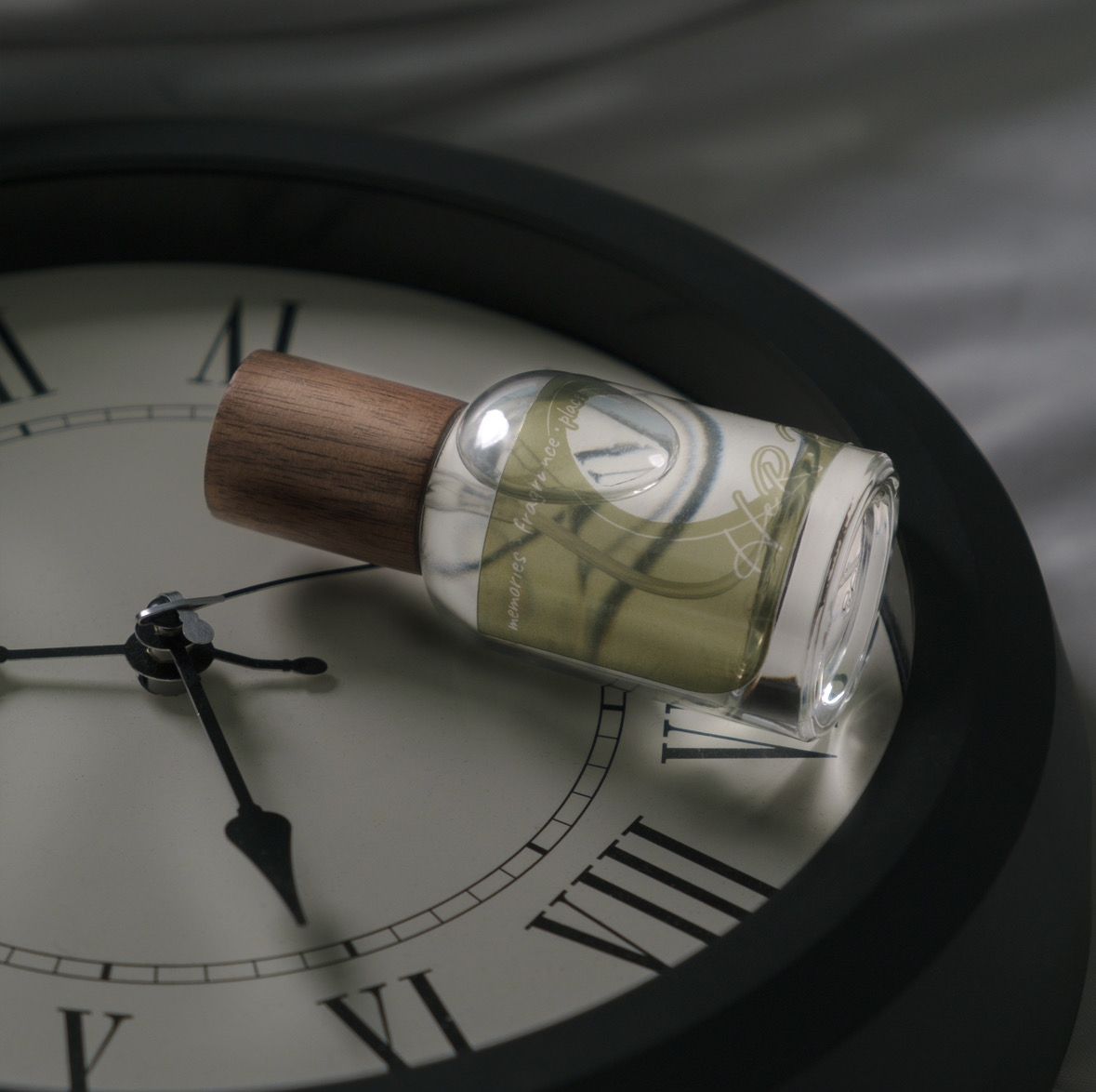 00:47 - Time. 時間系列淡香精