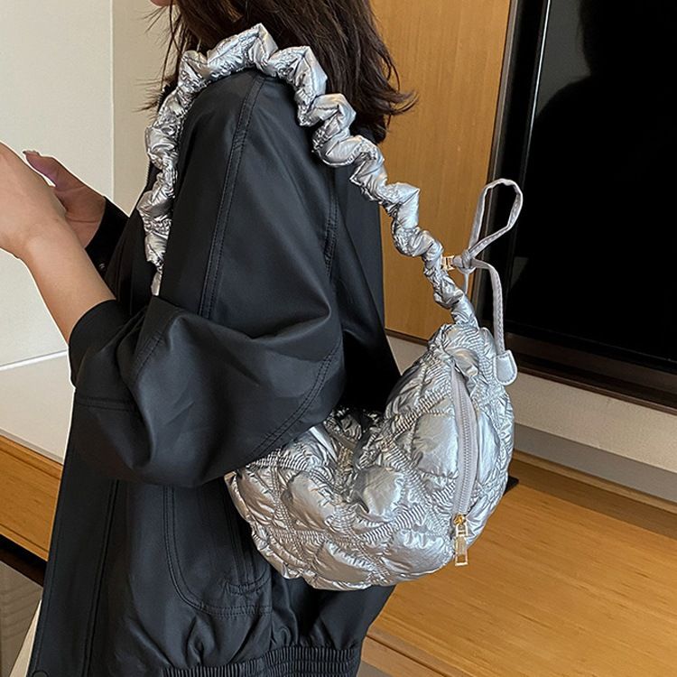 台灣現貨⚡【M號】雲朵包#CB1 韓系ins超輕量泡泡包 「長夾+折傘可入」羽絨包 側背包 女生包