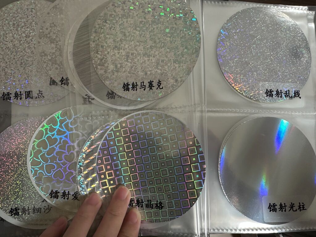 帶冊子的閃底胸章底紙樣品70種
