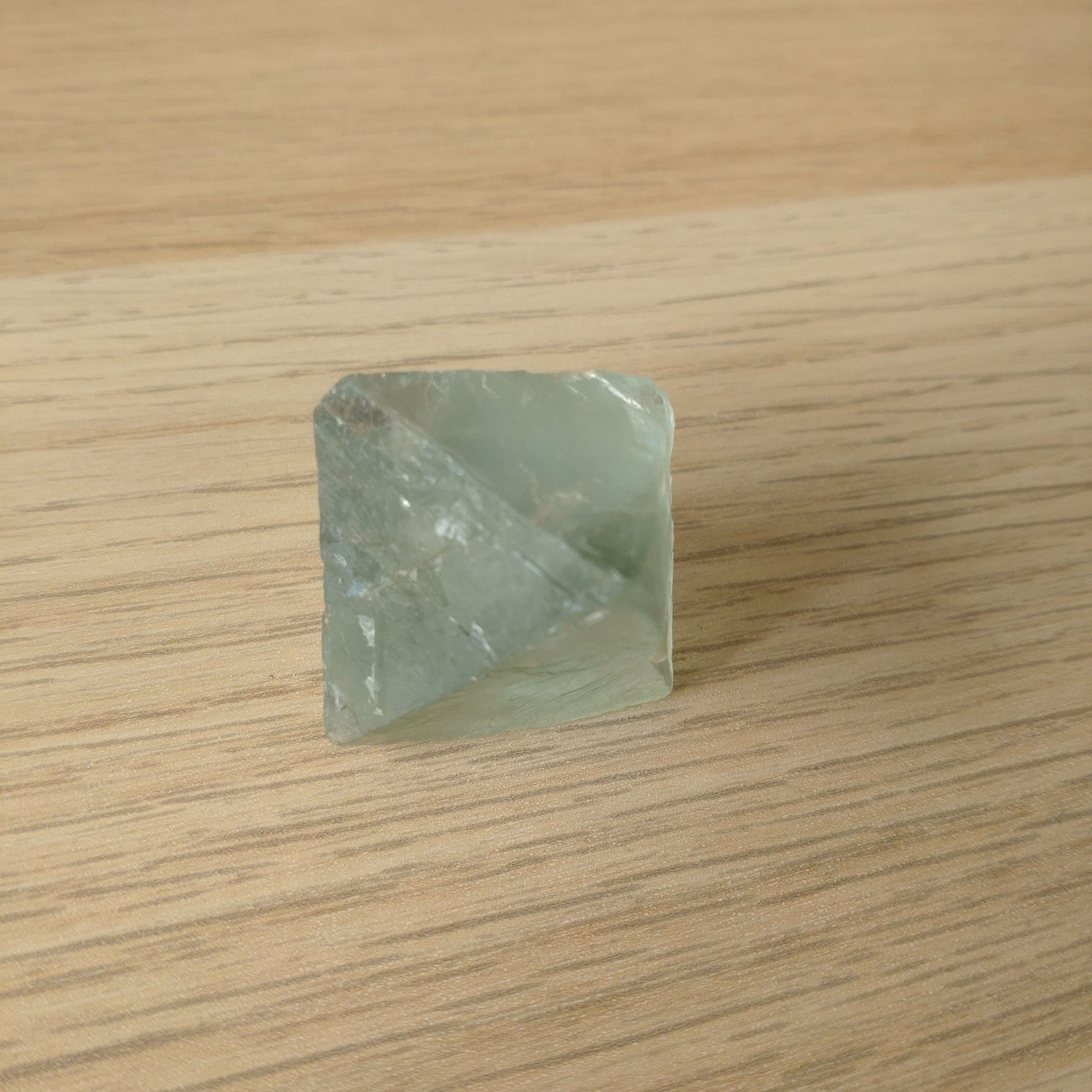 綠螢石八面體原礦