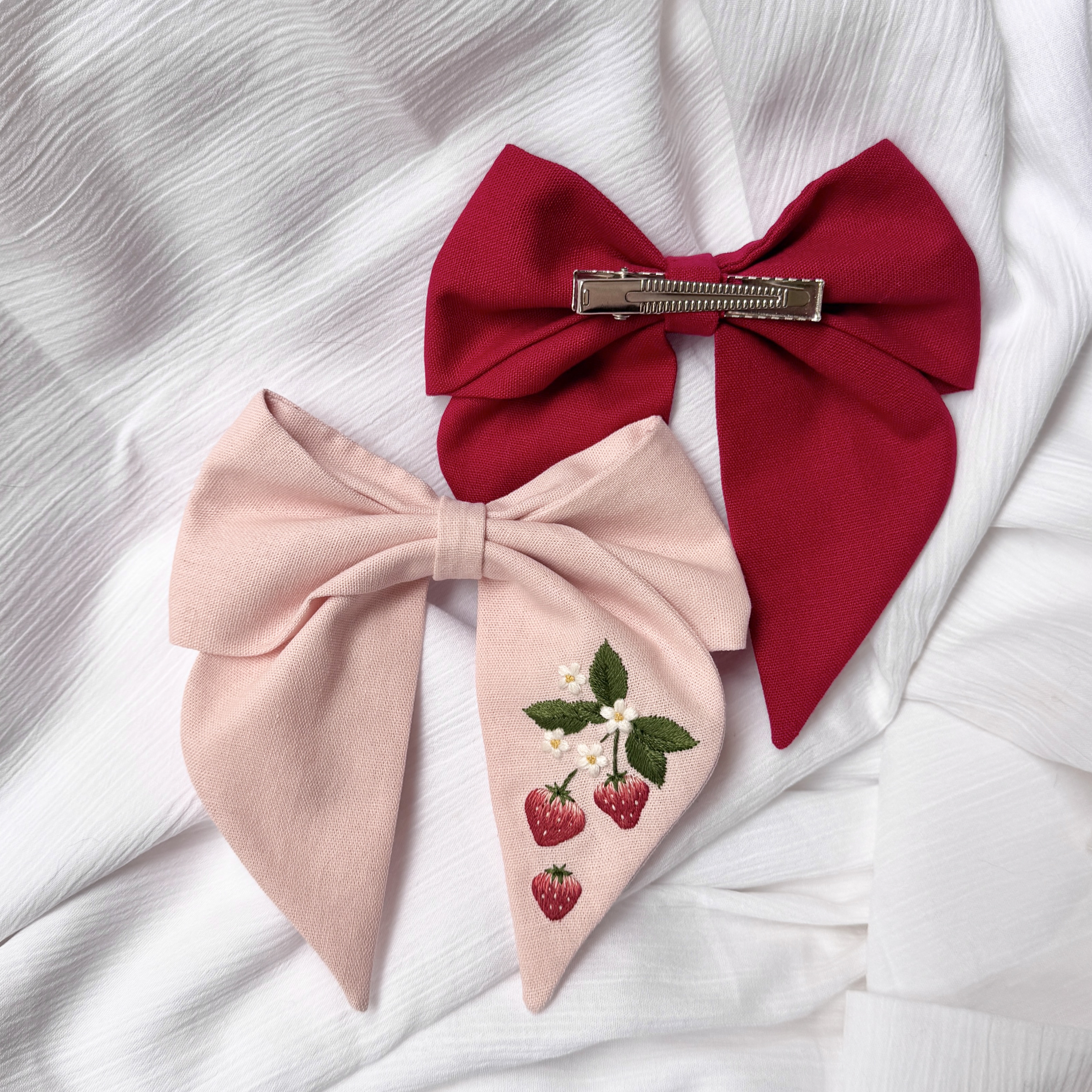 手工刺繡 草莓蝴蝶結髮夾/鴨嘴夾