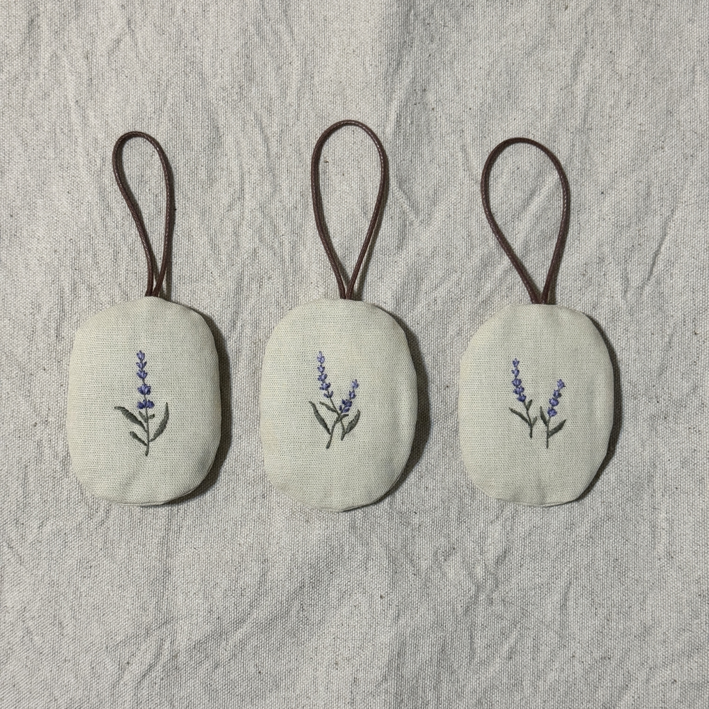 手工刺繡薰衣草香包