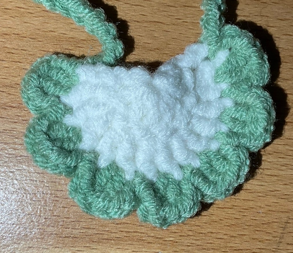 OTO手作坊🐰柳綠-白邊口水巾、圍兜兜（10~15cm娃）