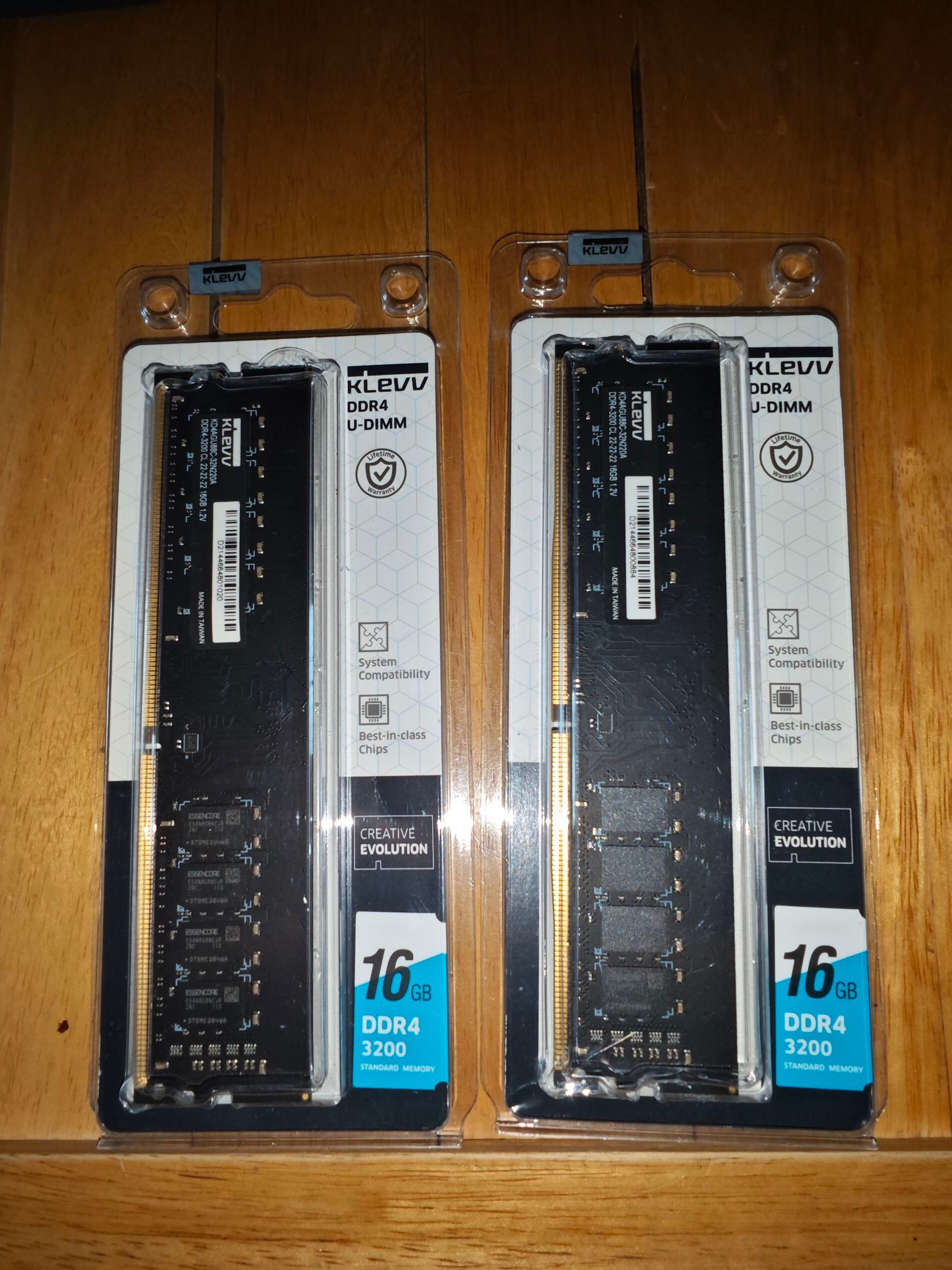 KLEVV DDR4 3200 16G * 2 ＝ 32G