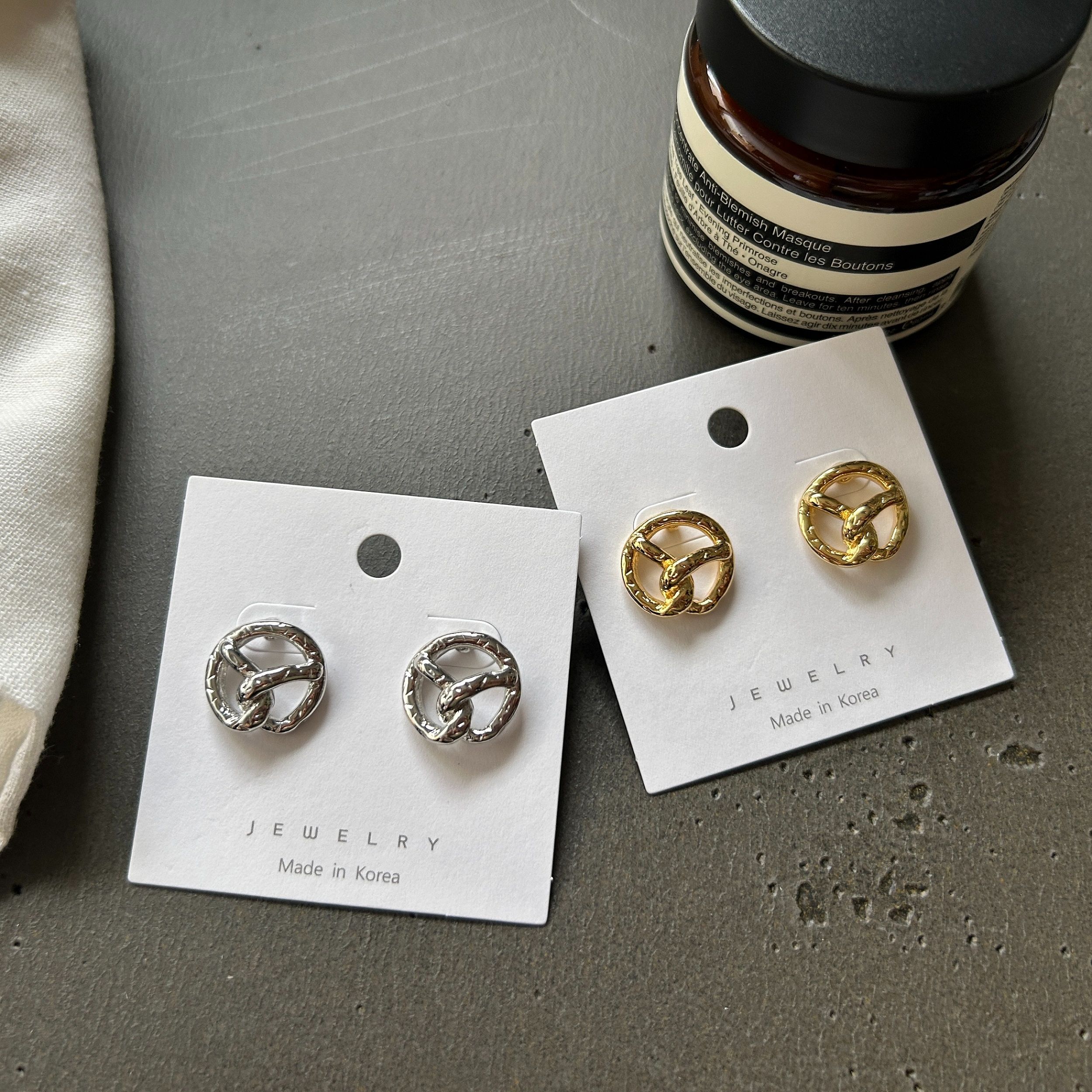 ＂現貨:韓國＂ 扭結麵包 圓形 耳環《Imprint Accessory 韓國飾品》