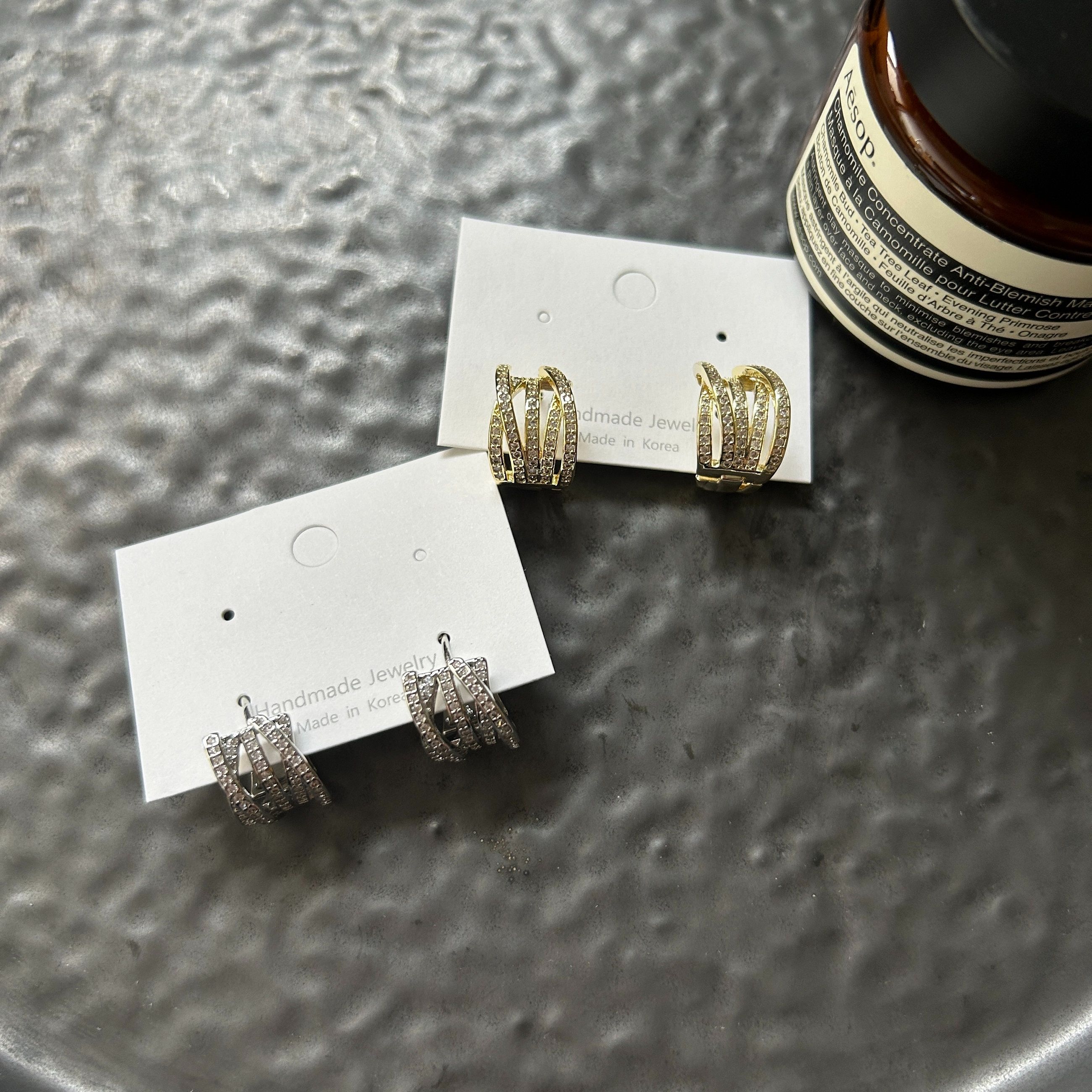 ＂現貨:韓國＂ 線條錯雜 鑲鑽耳環 易扣 耳環《Imprint Accessory 韓國飾品》