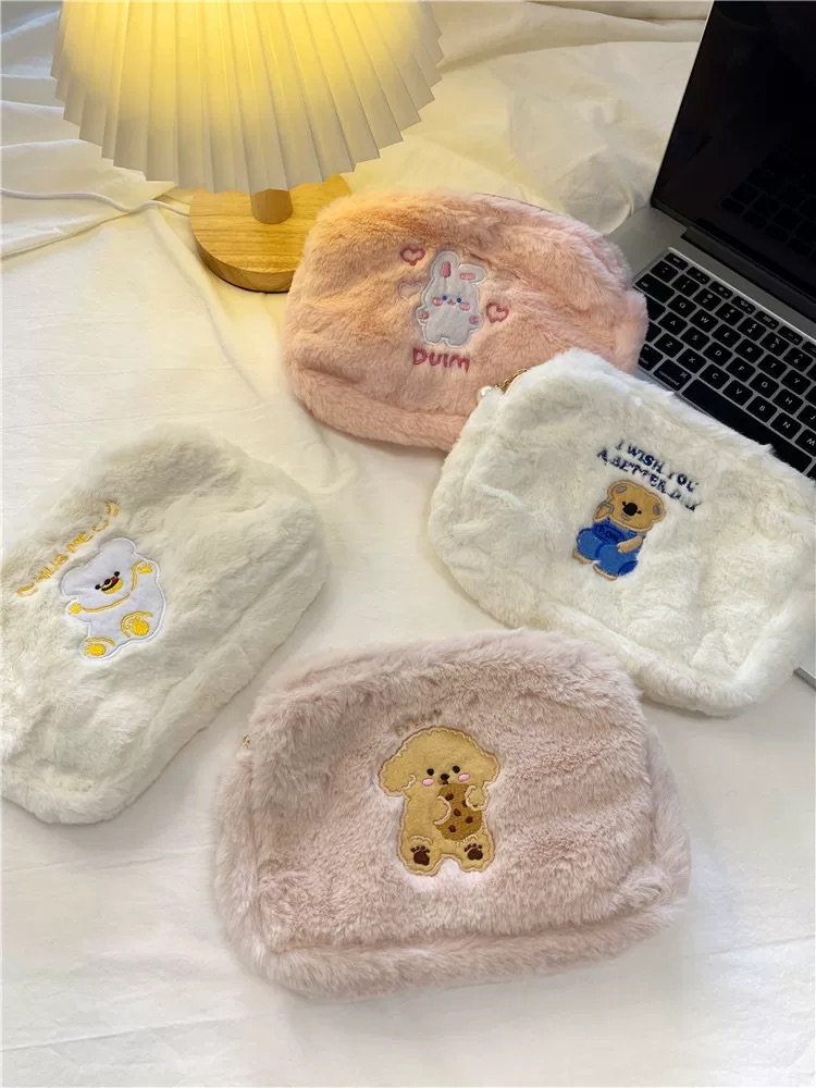 《現貨》卡通刺繡毛絨化妝包💖