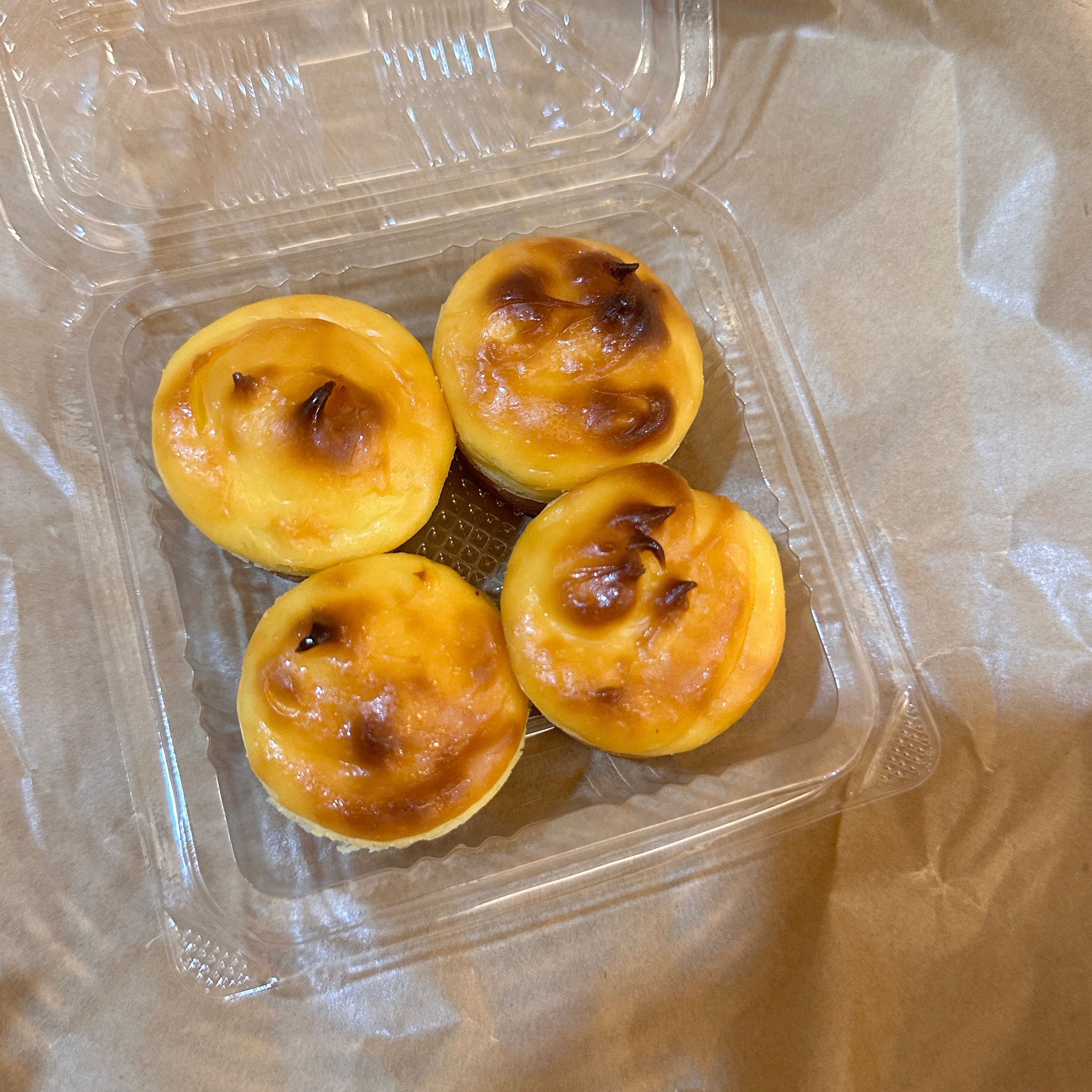 冷凍限定的乳酪小點～下方是塔皮很讚