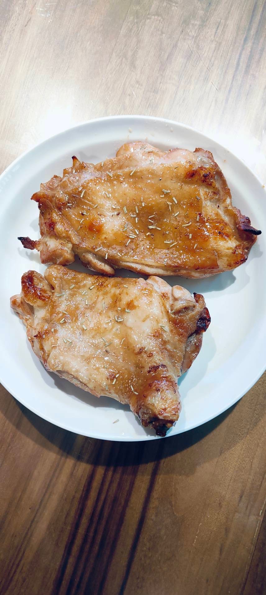 🍗 爆汁去骨雞腿排｜一塊煎出整天的好心情！