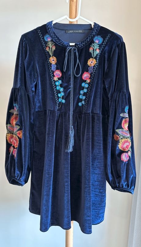 二手｜深藍薄絨 歐式花卉刺繡長袖洋裝