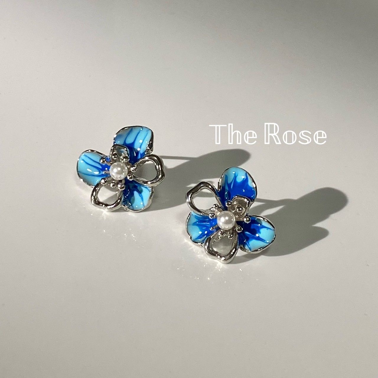 『清嵐』耳環 獨特暈染風藍色蘭花仿珍珠耳釘E0150 實拍賣家