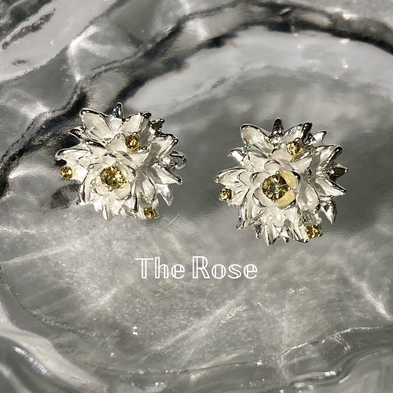 『不染』耳骨夾 仙氣銀白曇花鋯石耳骨夾 一對售 無耳洞可戴 E0151 實拍賣家