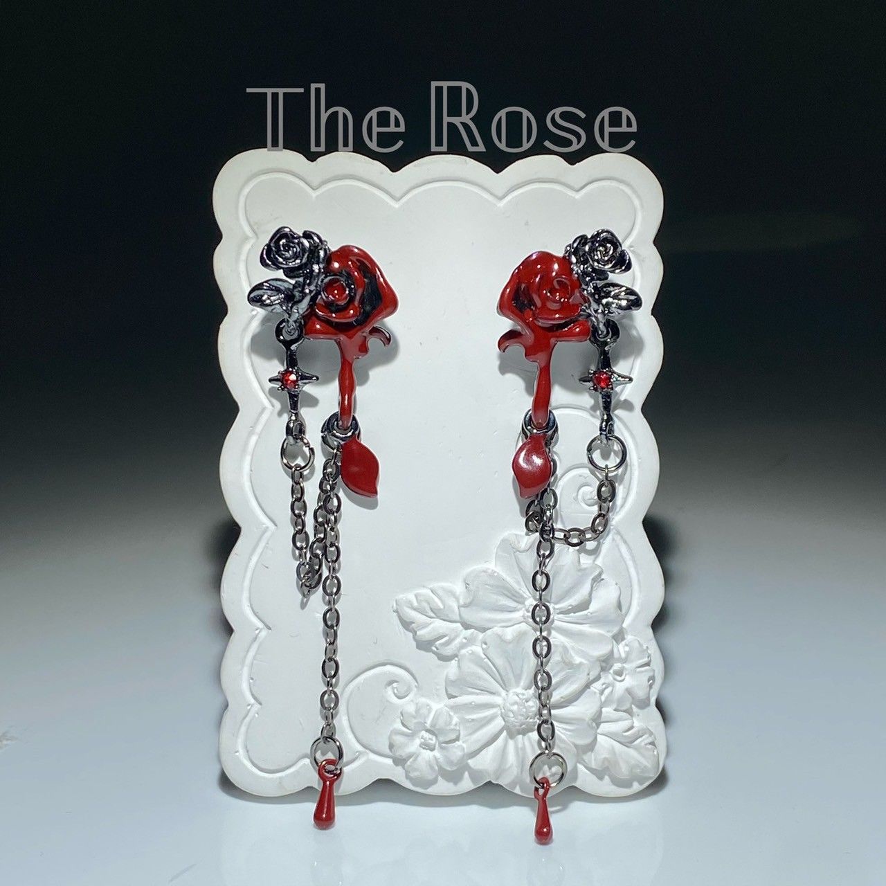 『欲滴』耳環 暗黑系氛圍感荊棘黑紅玫瑰耳釘 哥特風鮮紅玫瑰耳環 E0159 實拍賣家