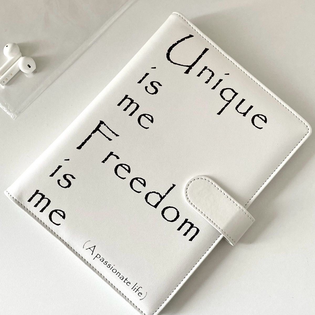 黑白簡約字母a5皮質卡冊