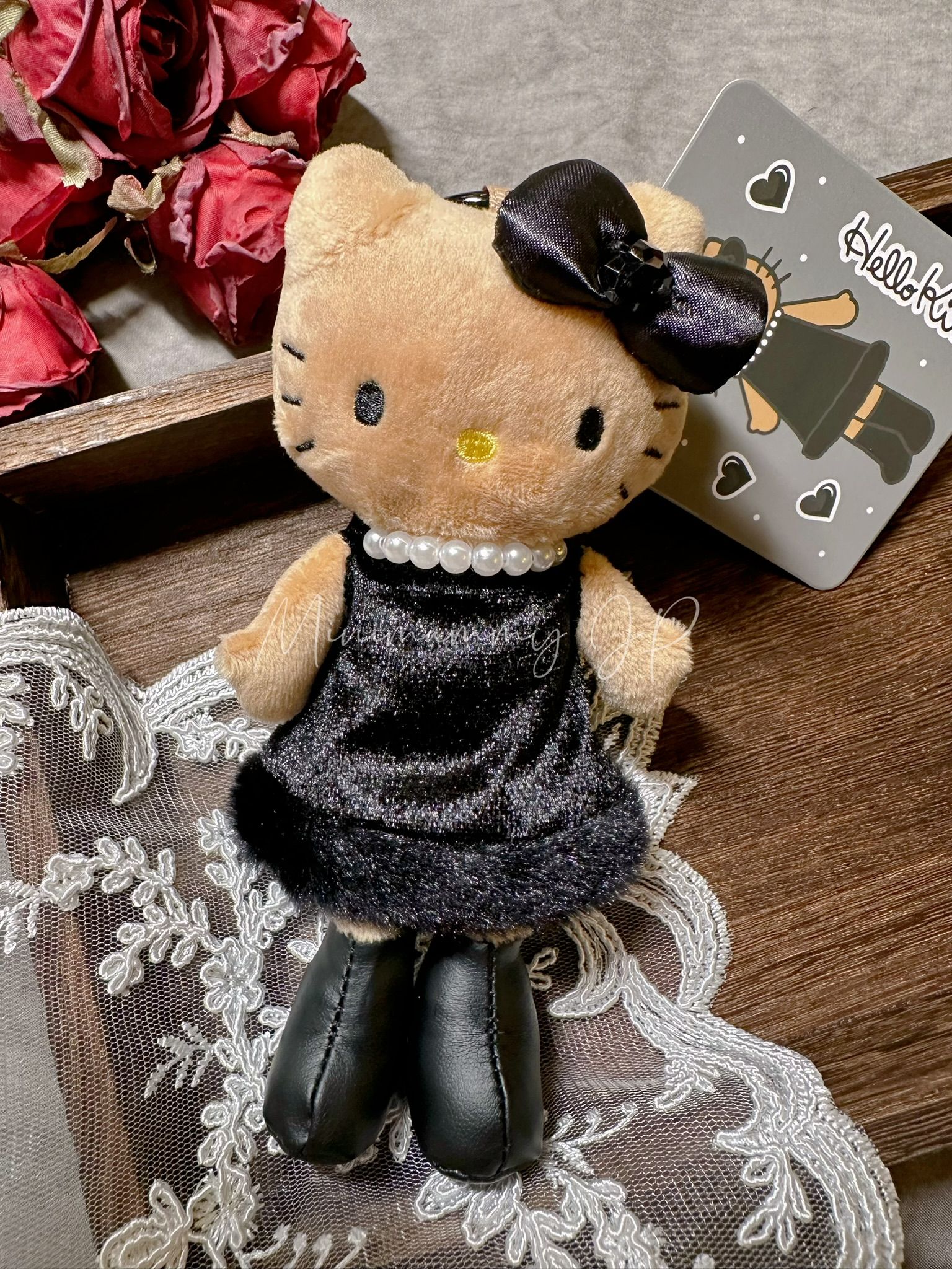 Sanrio 長腿貴婦吊飾 / 黑色